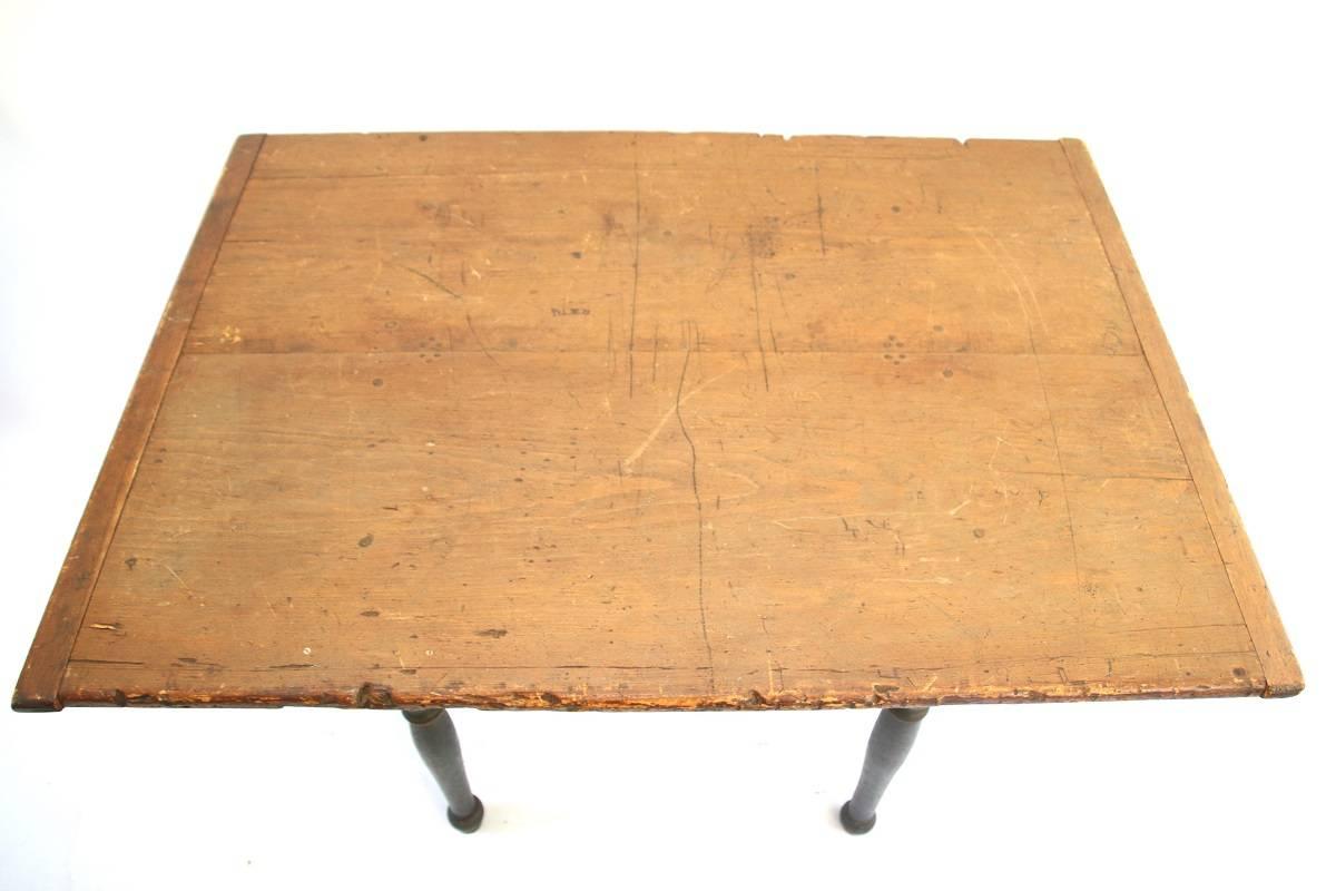American Late 18th-Early 19th Century New England Painted Tavern Table For Sale