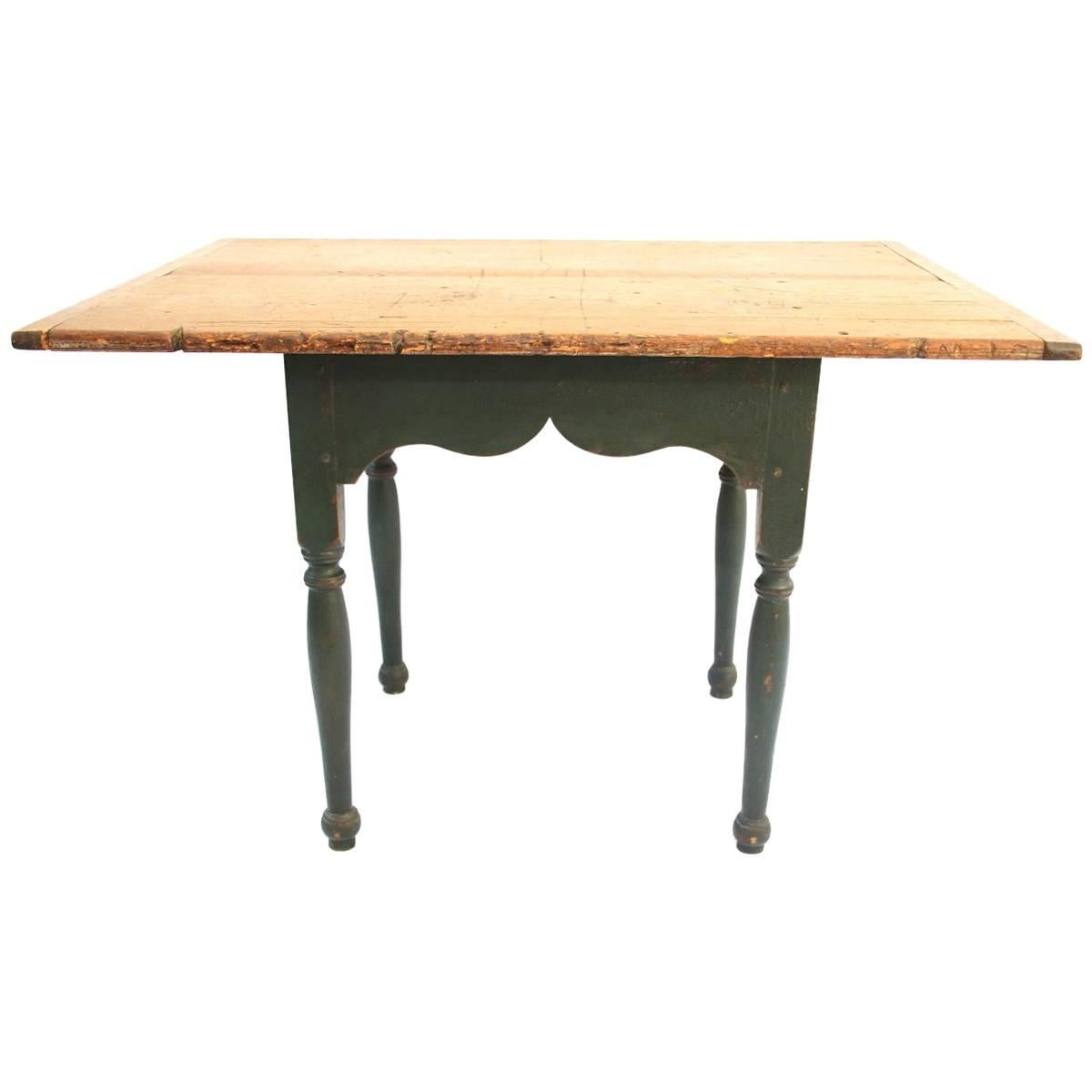 Late 18th-Early 19th Century New England Painted Tavern Table For Sale