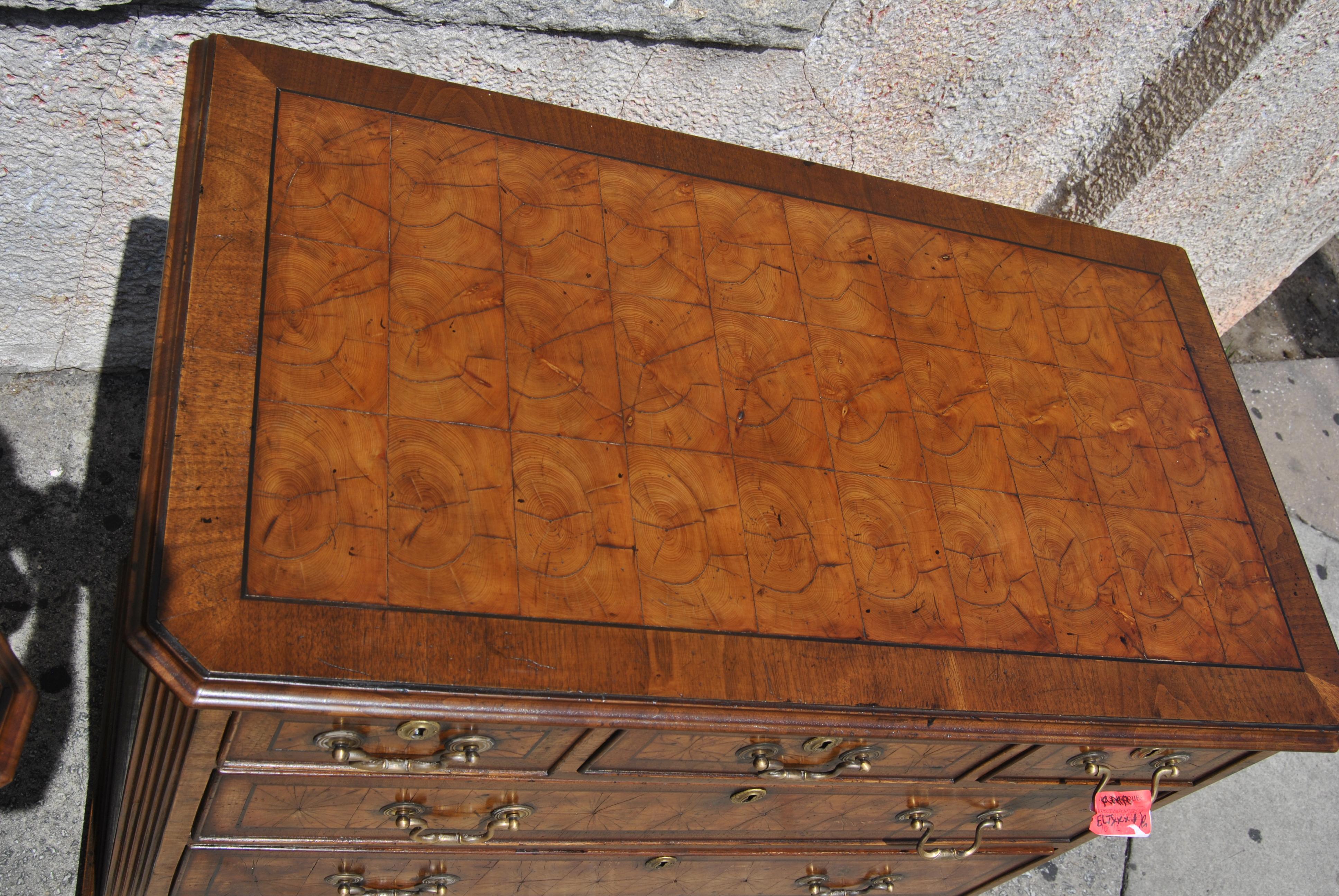 Late 18th-Early 19th Century Pair of English Oyster Walnut Chest of Drawers 1
