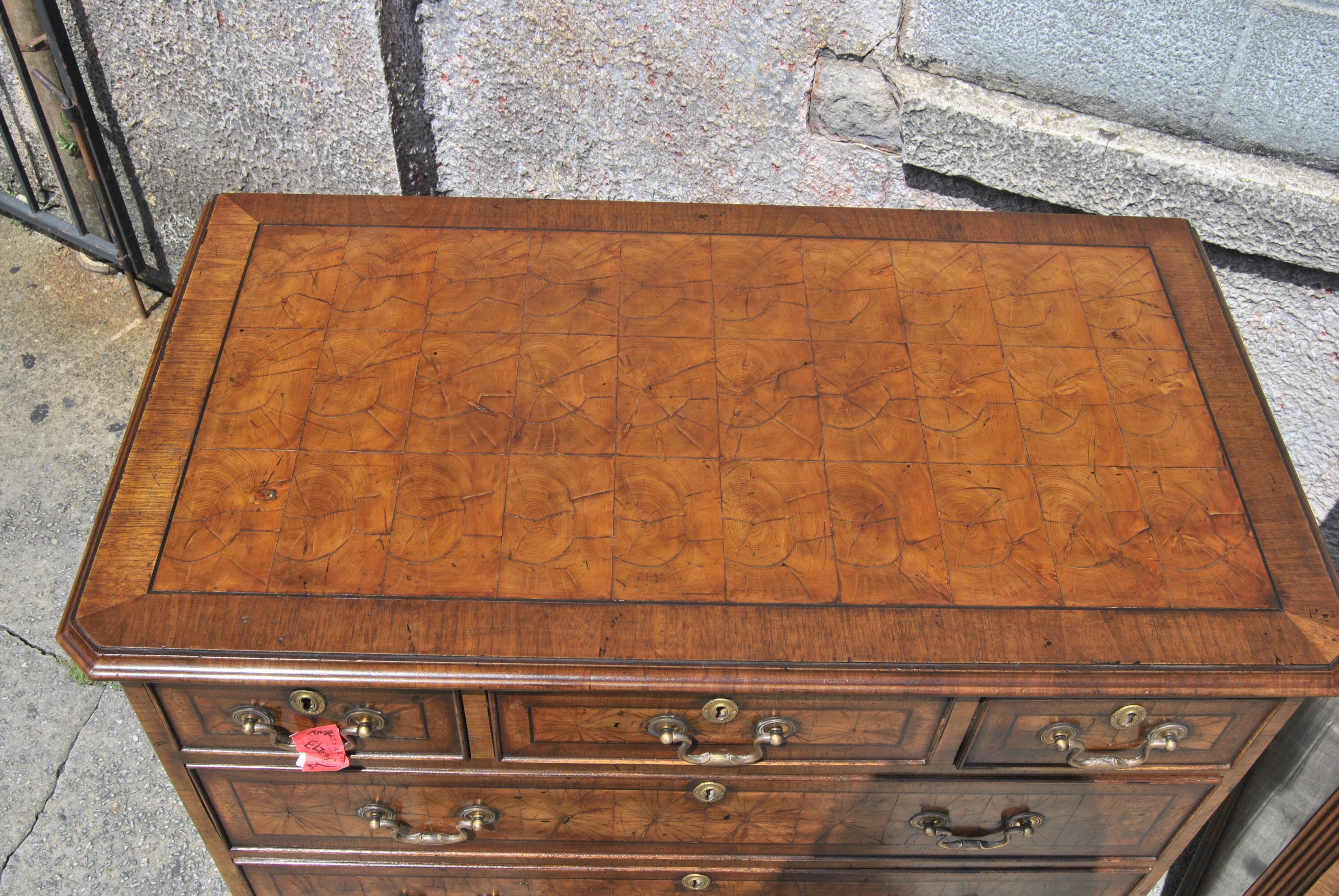 Late 18th-Early 19th Century Pair of English Oyster Walnut Chest of Drawers 2