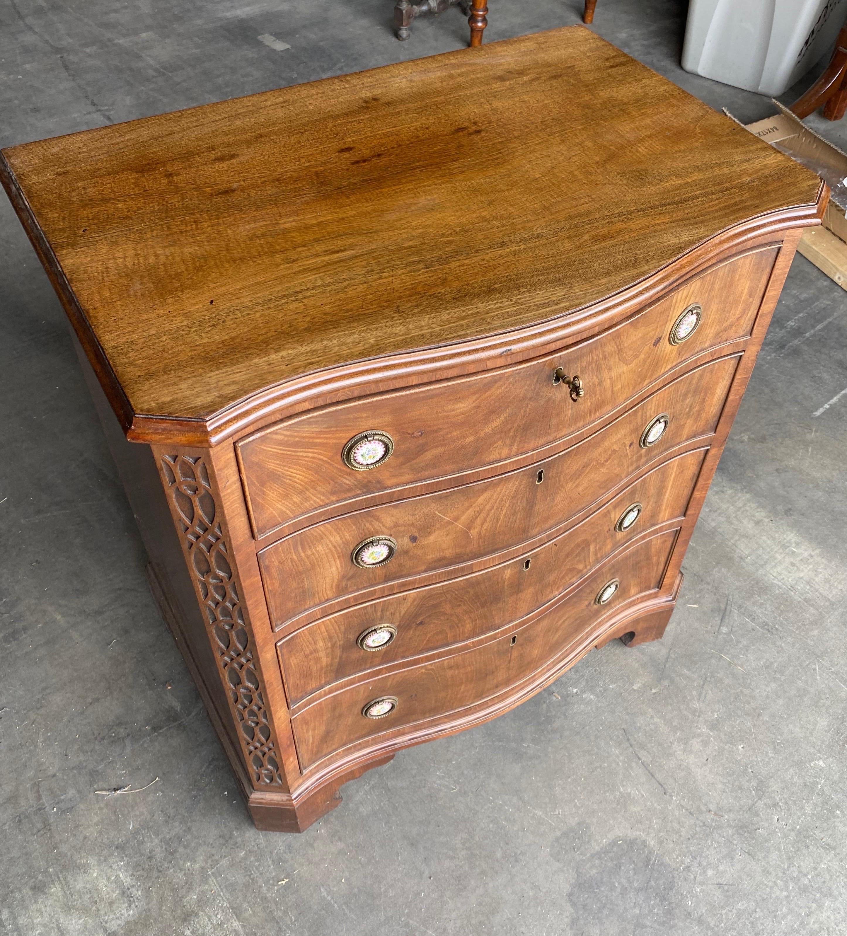 English Late 18th-early 19th Century Petite Serpentine Georgian Mahogany Dressing Chest For Sale