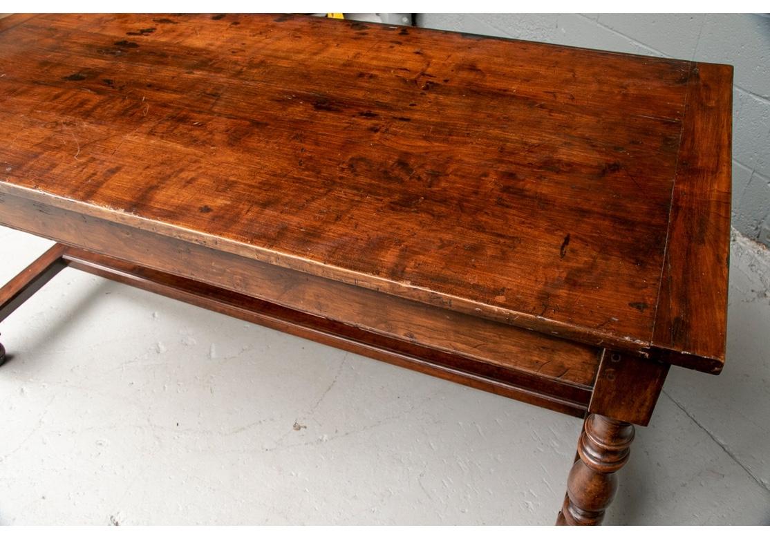 Late 18th Early 19th Century Tavern Table In Distressed Condition For Sale In Bridgeport, CT