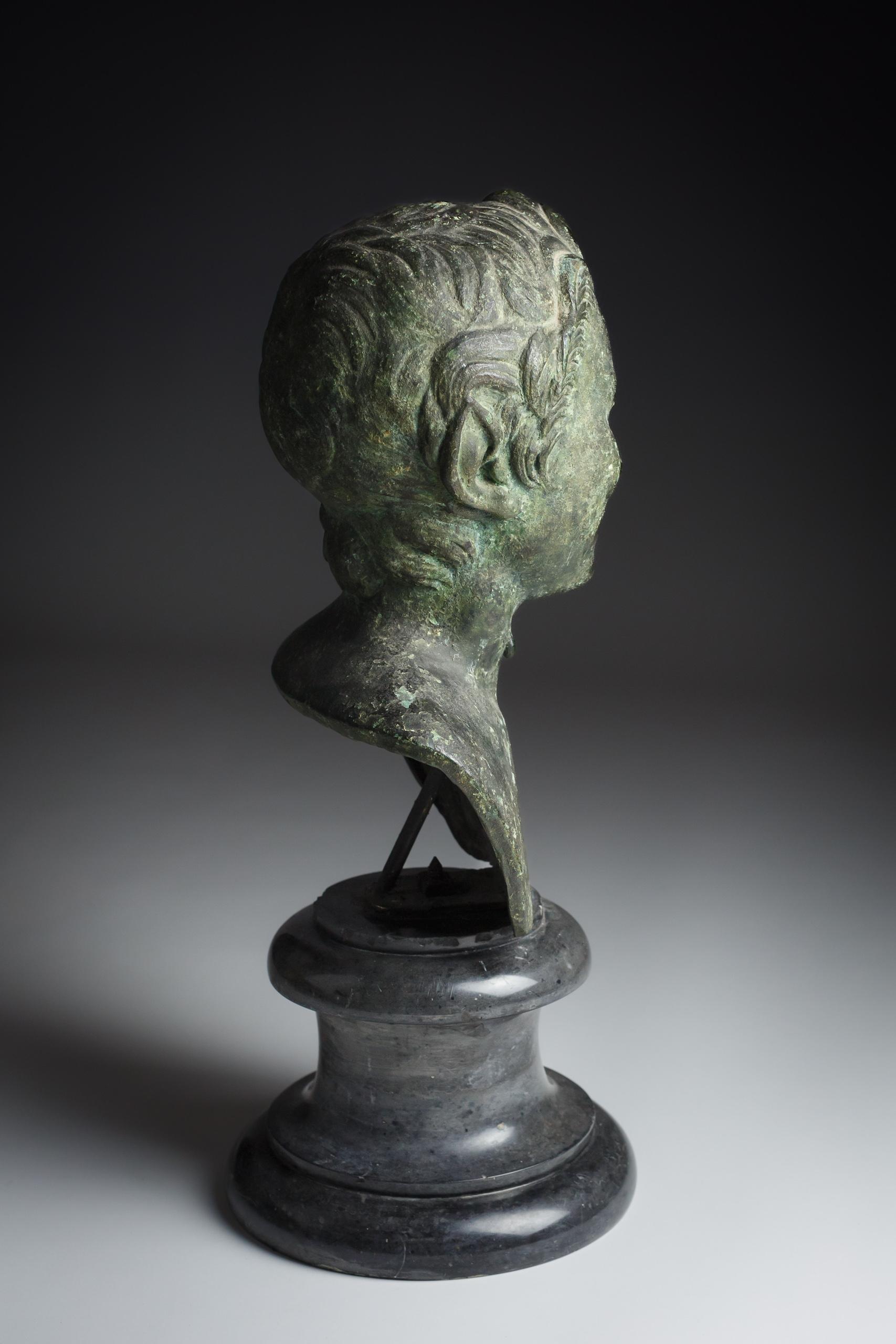 Busto de bronce de fauno o sátiro de finales del siglo XVIII o principios del XIX en venta 8