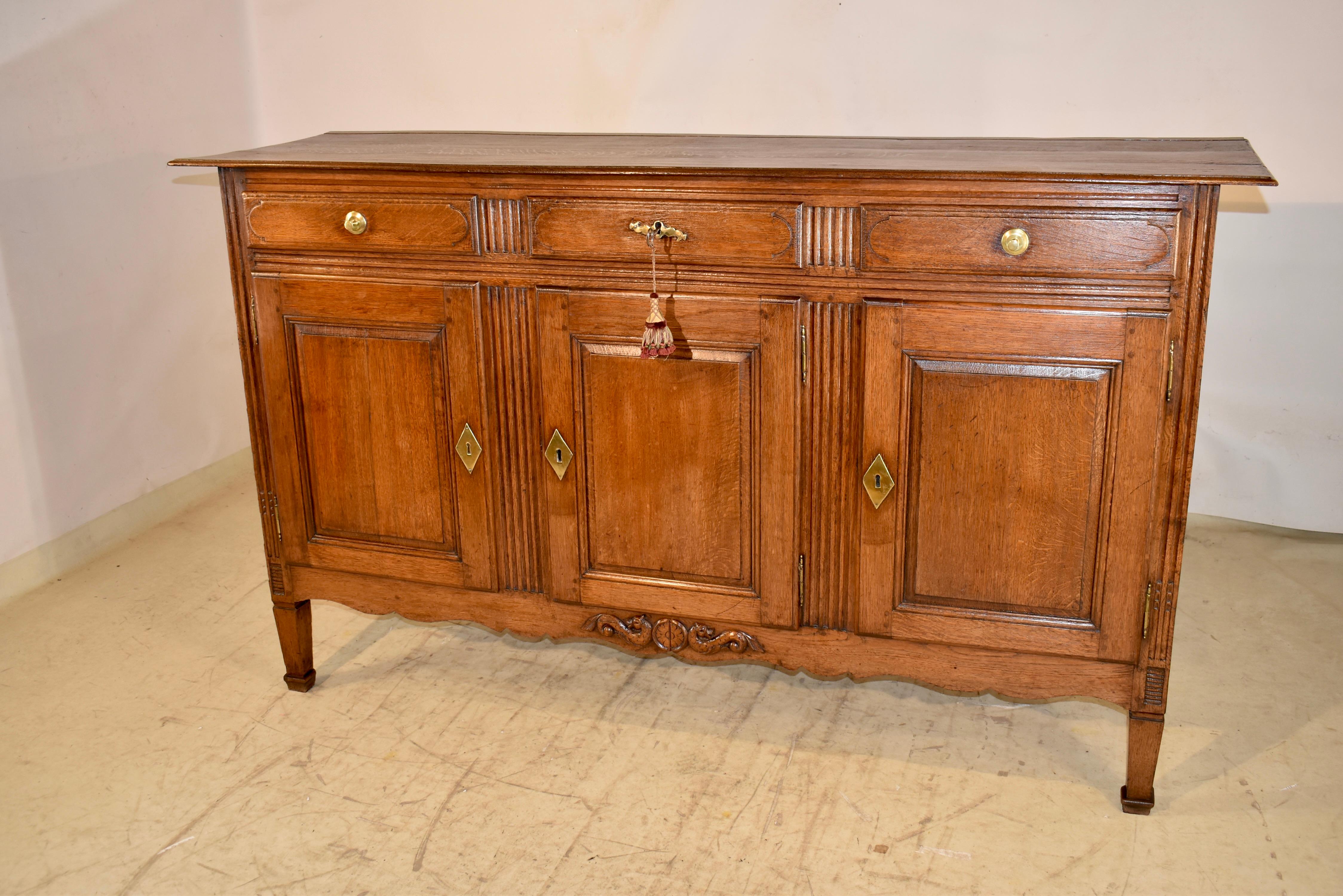 Ottone Enfilade francese della fine del XVIII o dell'inizio del XIX secolo in vendita