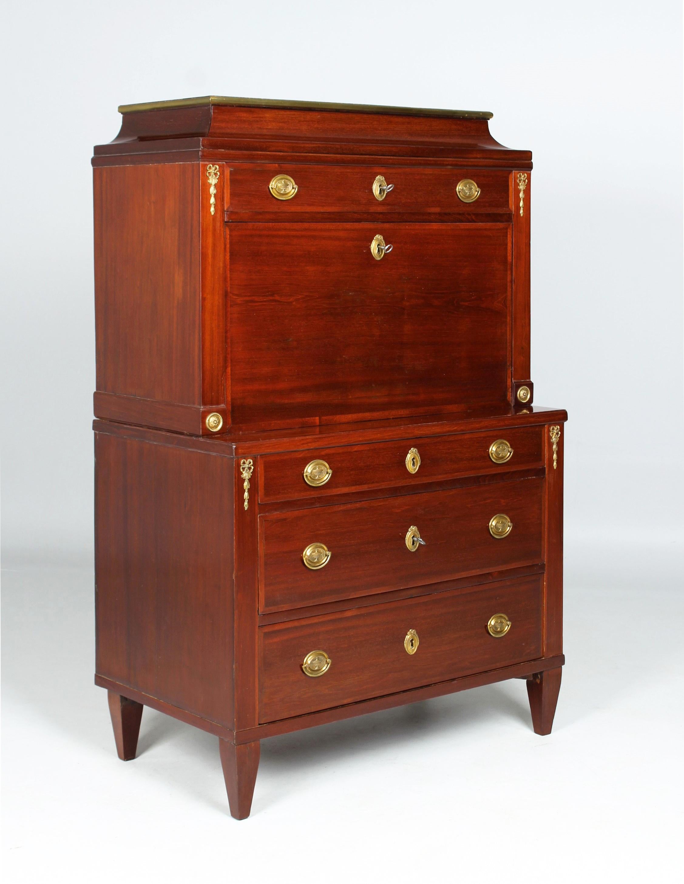 Antique secretary after designs by Friedrich Gottlob Hoffmann

Central German (Leipzig)
Mahogany, maple burl
around 1800

Dimensions: H x W x D: 144 x 89 x 51 cm

Description:
The two-part body of the piece of furniture consists of a chest of