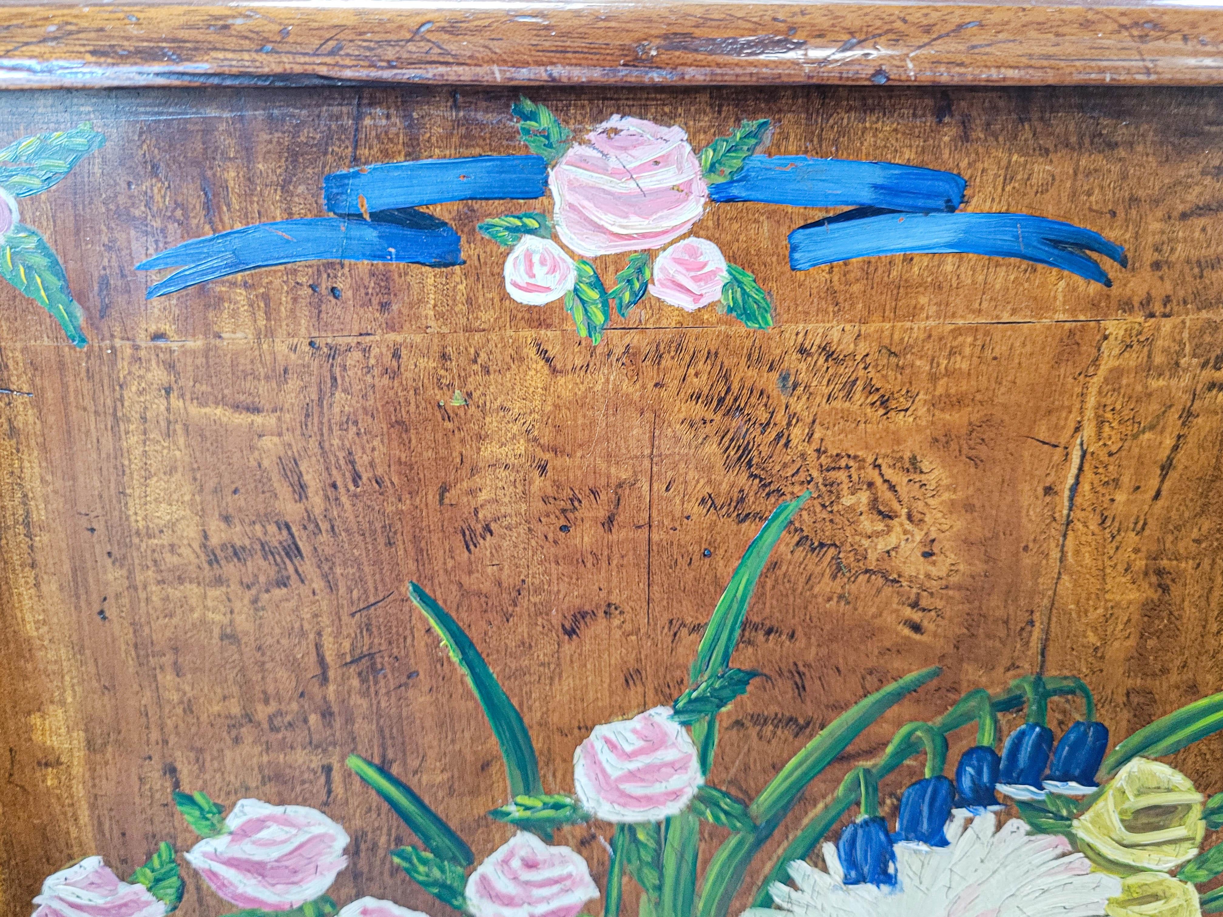 Commode/cassettiera in serpentino dipinta a mano della fine del XVIII-inizio del XIX secolo in vendita 8