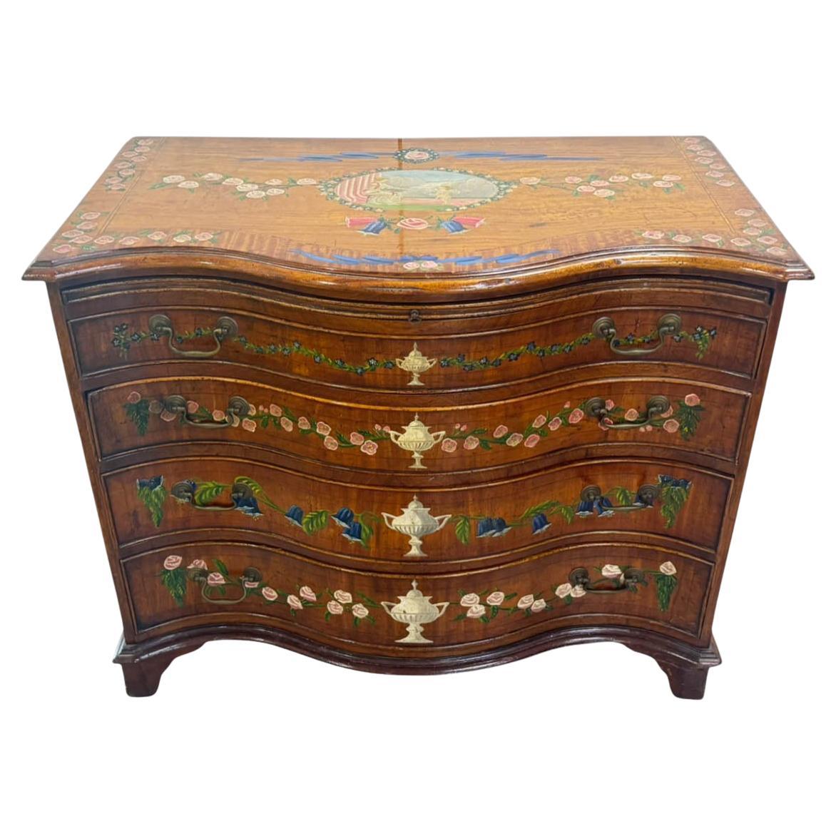 Commode/cassettiera in serpentino dipinta a mano della fine del XVIII-inizio del XIX secolo in vendita
