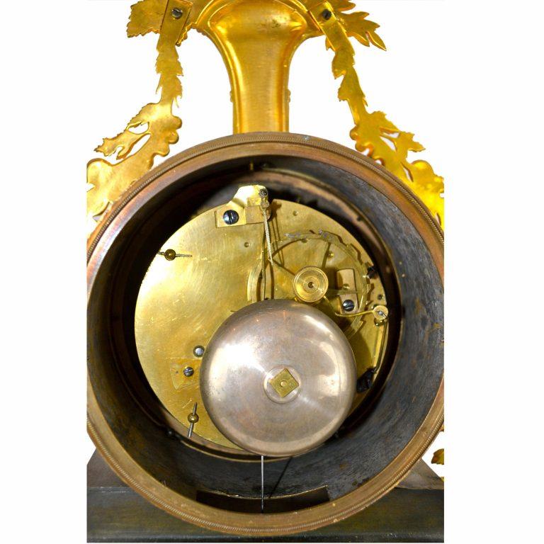 Late 18th Century French Marble and Gilt Bronze Clock by/After Deverberie In Good Condition For Sale In Vancouver, British Columbia