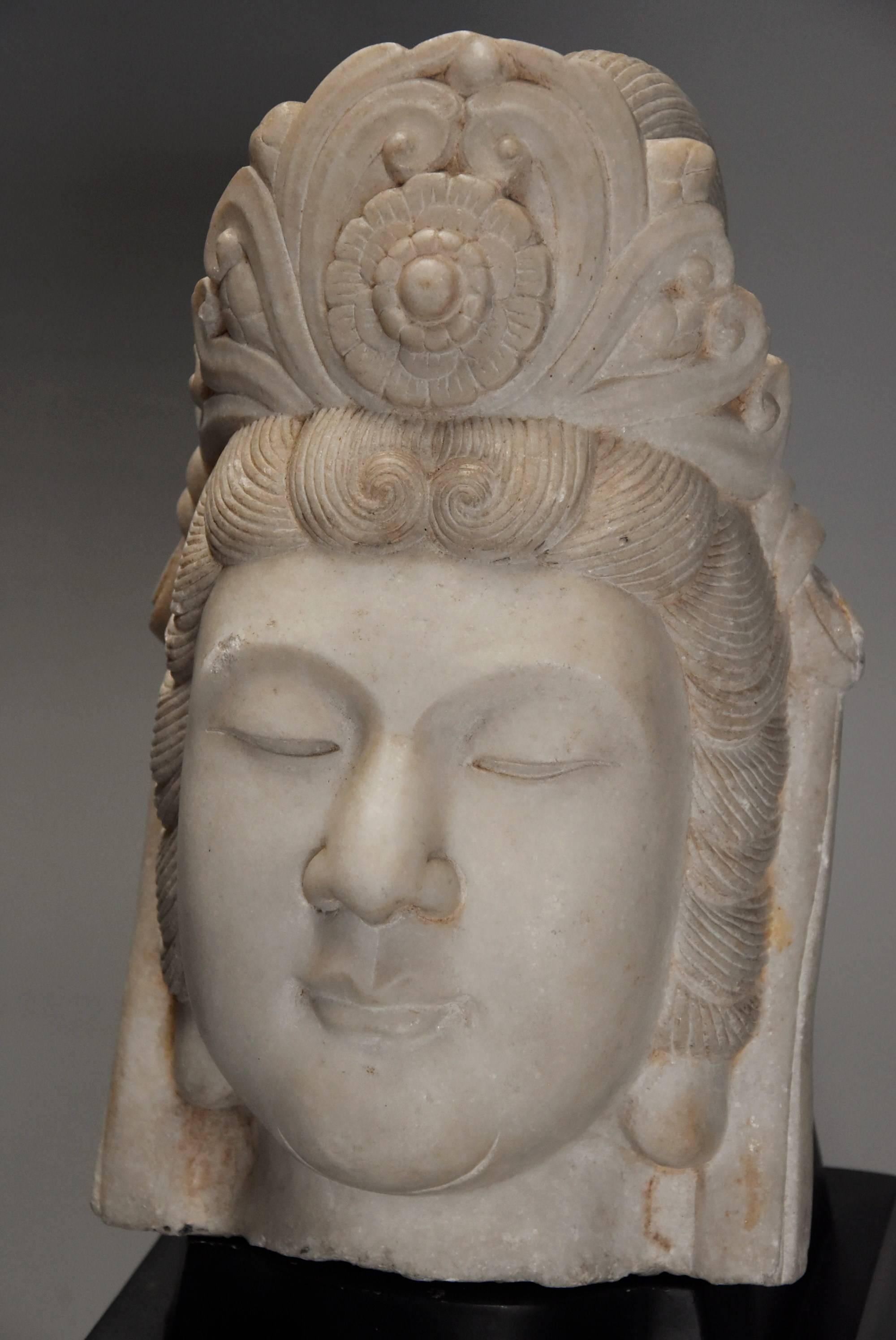 20th Century Decorative Carved Marble Head of Guan Yin In Good Condition For Sale In Suffolk, GB