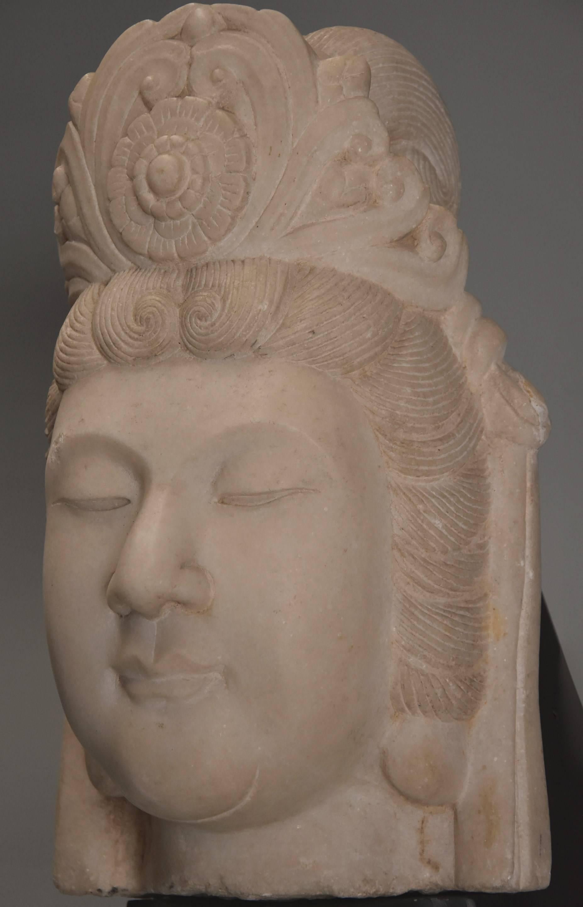 20th Century Decorative Carved Marble Head of Guan Yin For Sale 3