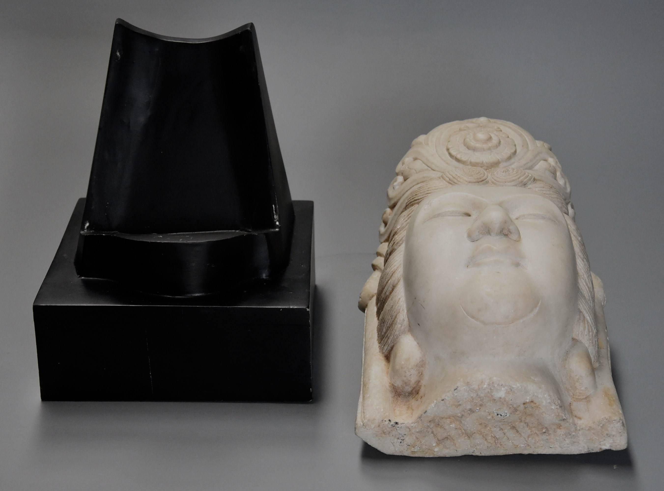 20th Century Decorative Carved Marble Head of Guan Yin For Sale 5