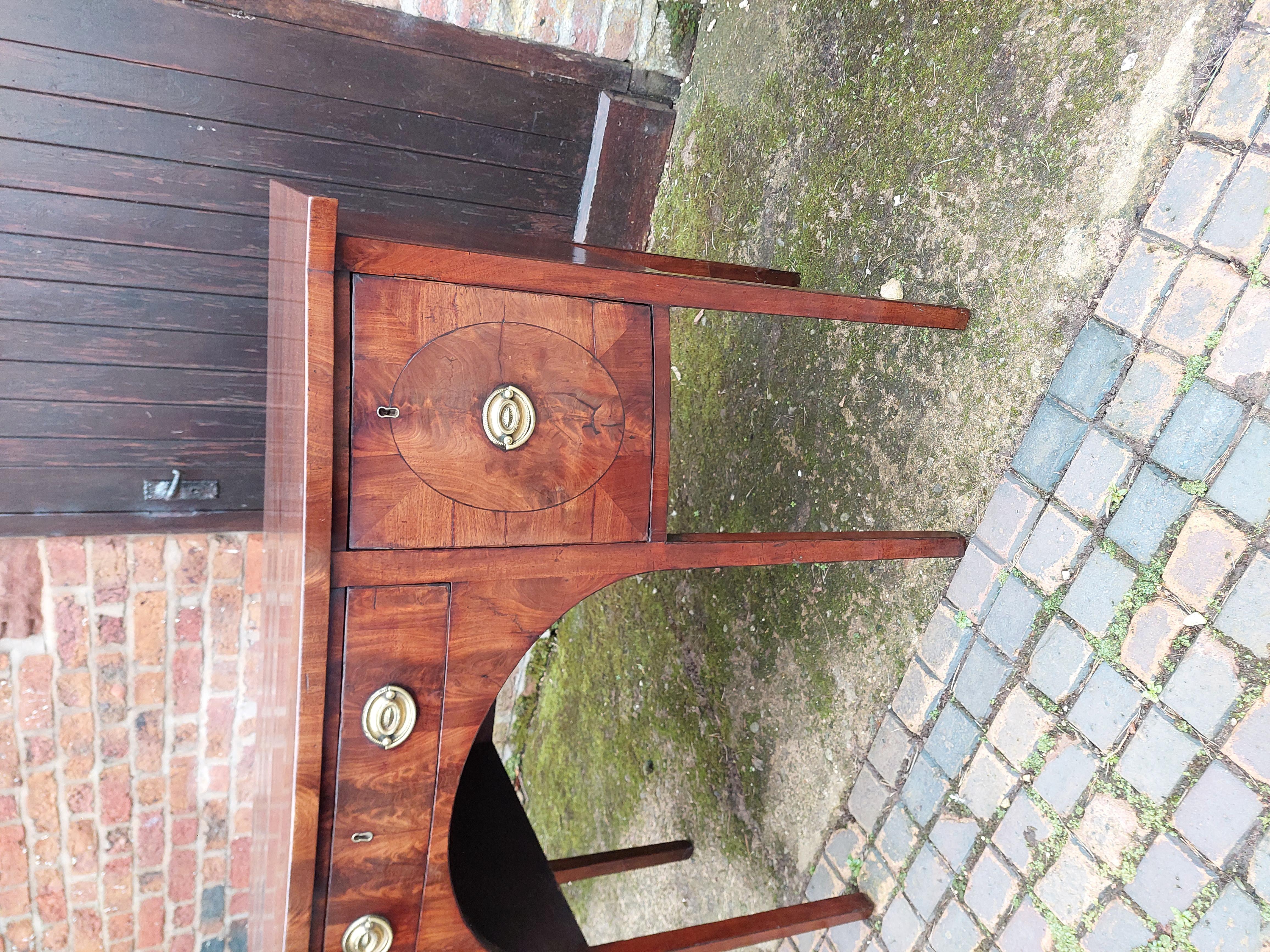 English Late 18thC Mahogany Sideboard of Bow Form For Sale