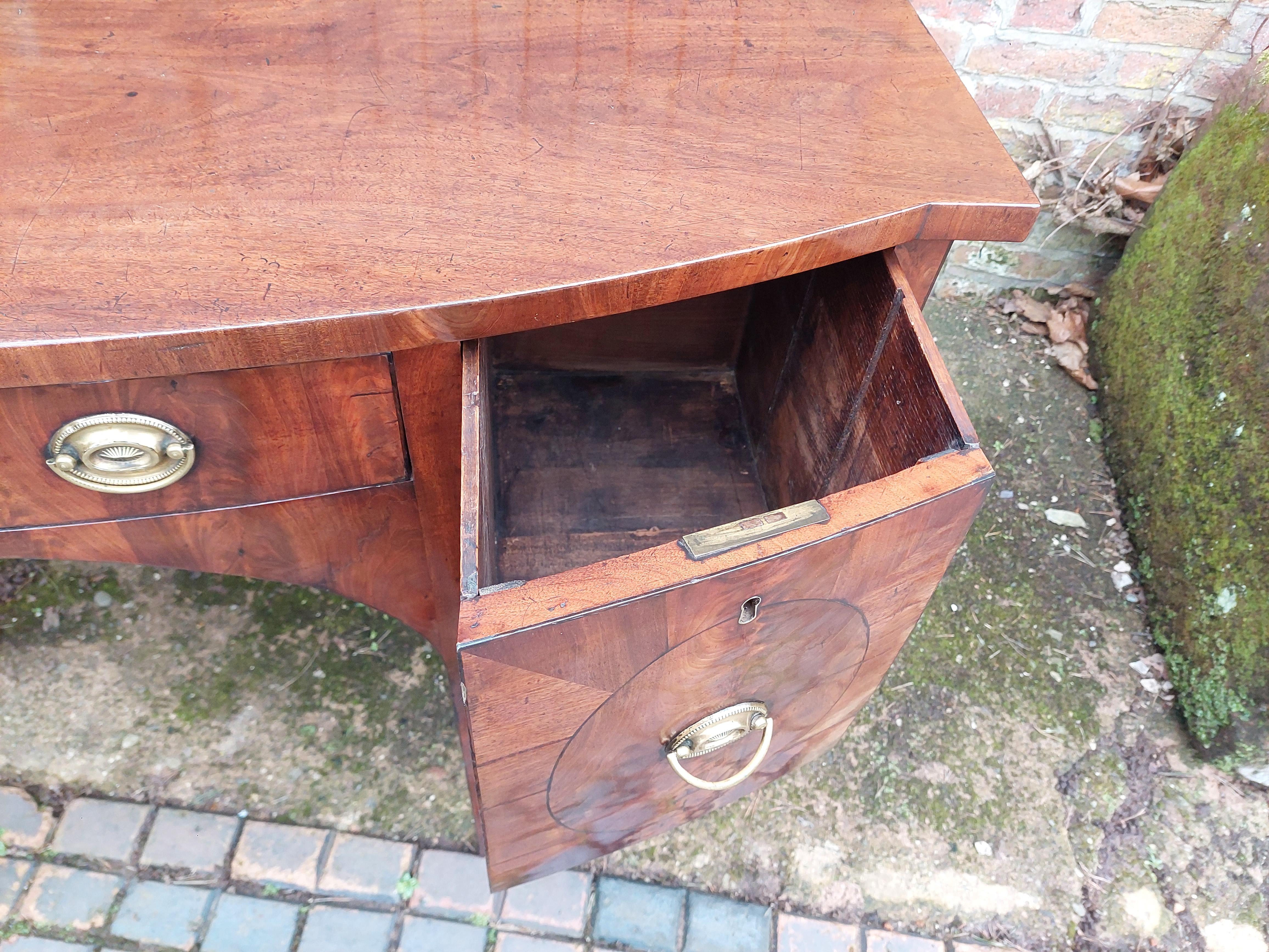 Late 18thC Mahogany Sideboard of Bow Form For Sale 1