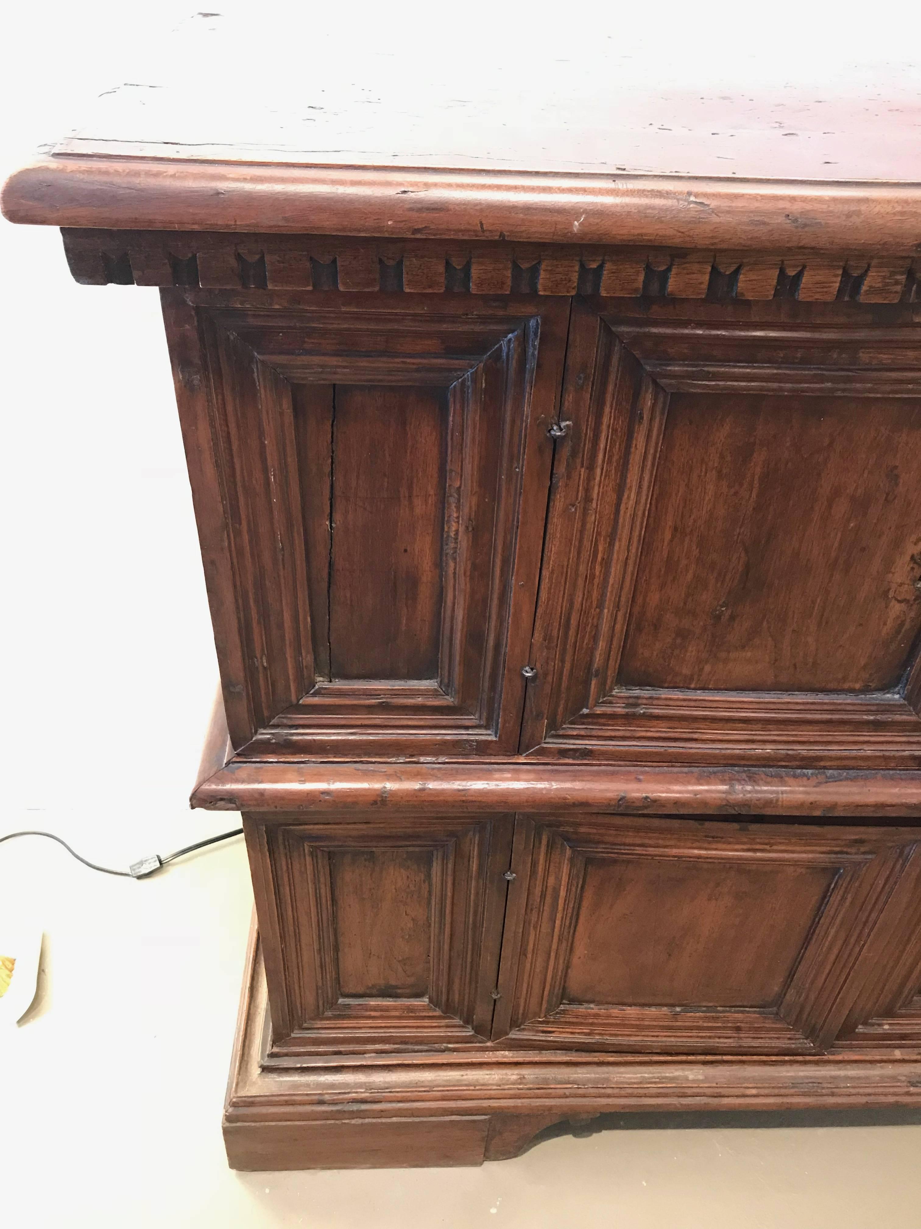 Late 18th-Early 19th Century Italian Chest On Chest In Good Condition In Boston, MA