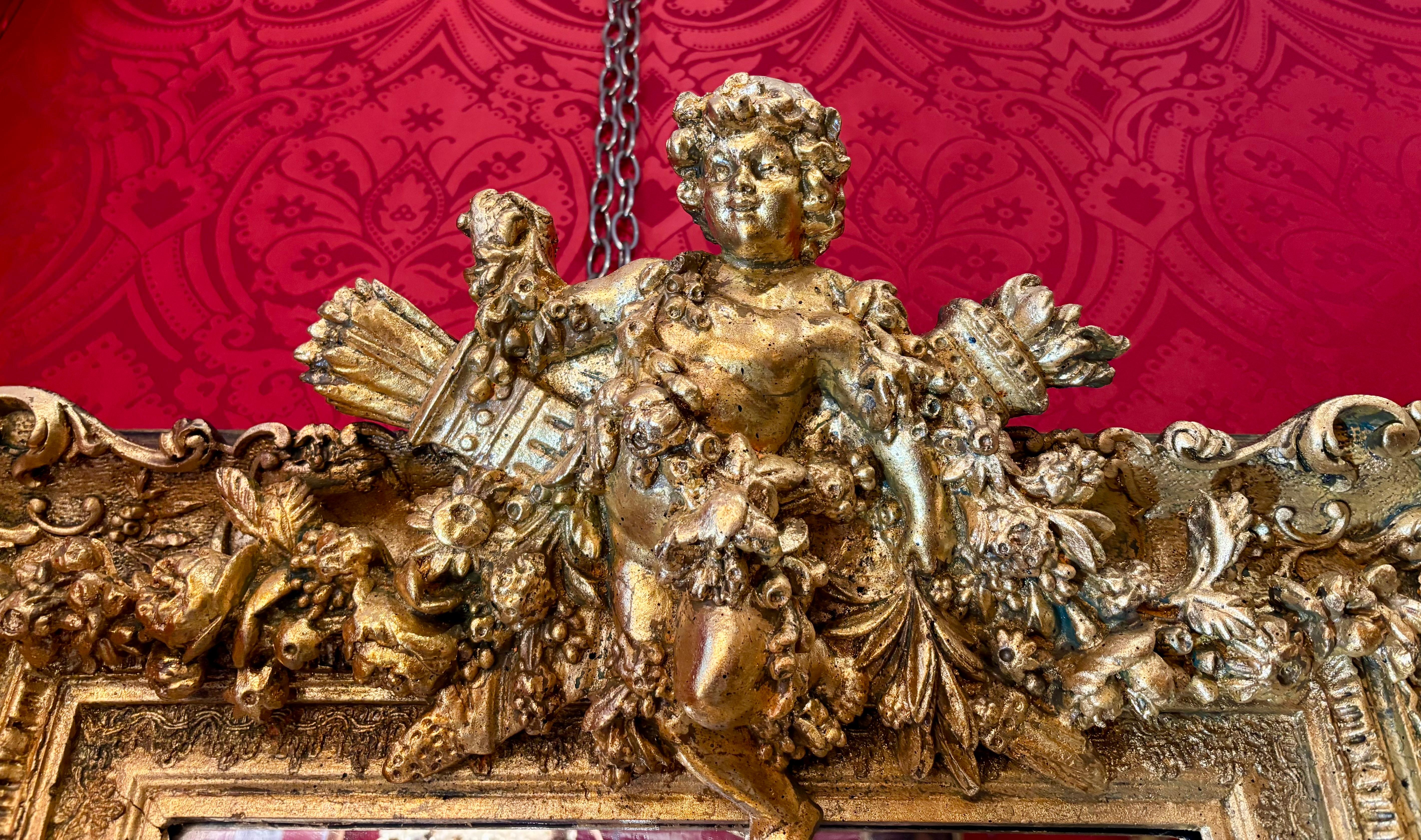 Francese Specchio con cornice in legno dorato e gesso della fine del XIX secolo in stile rococò Napoleone III in vendita