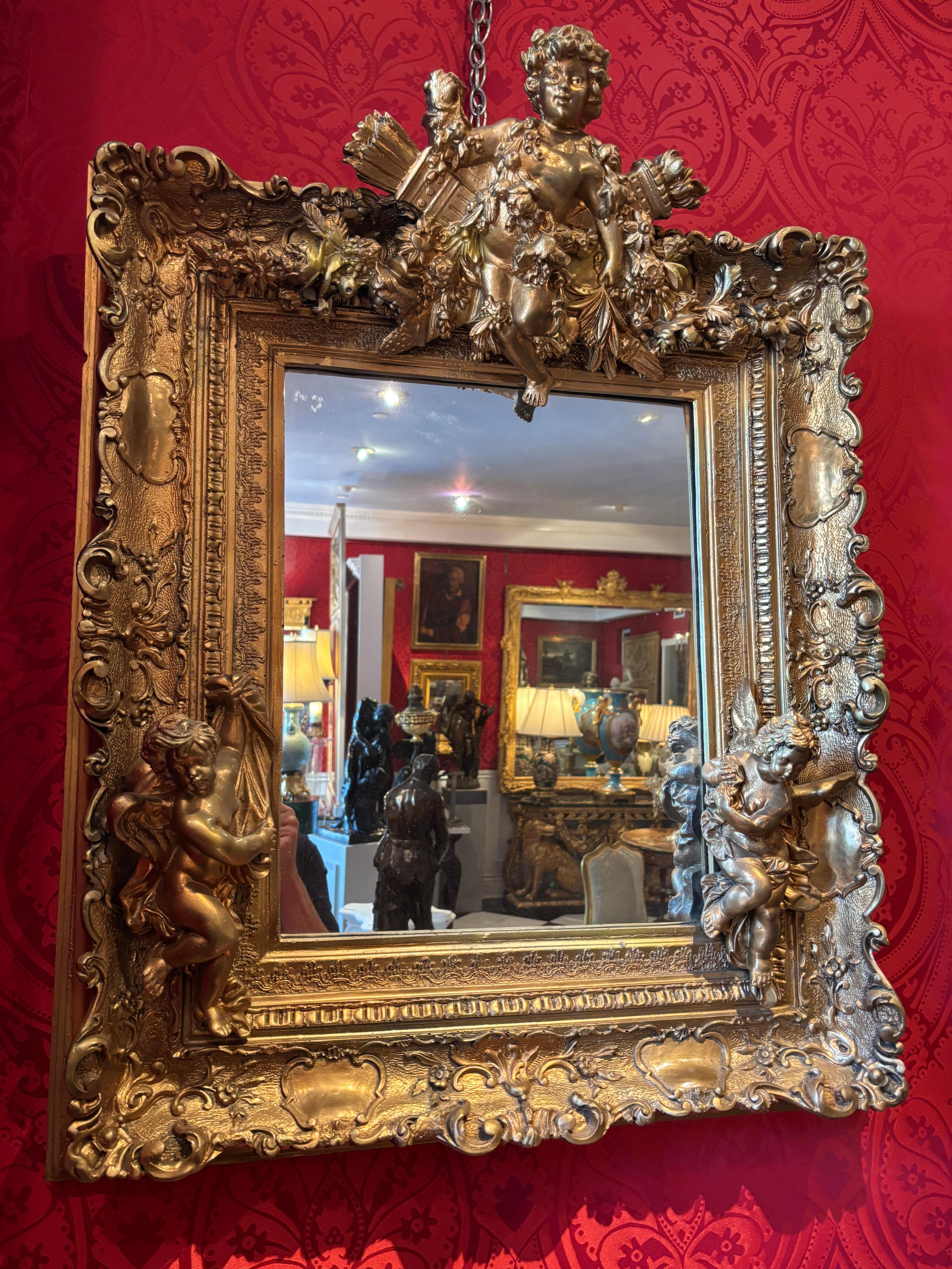 Intagliato a mano Specchio con cornice in legno dorato e gesso della fine del XIX secolo in stile rococò Napoleone III in vendita