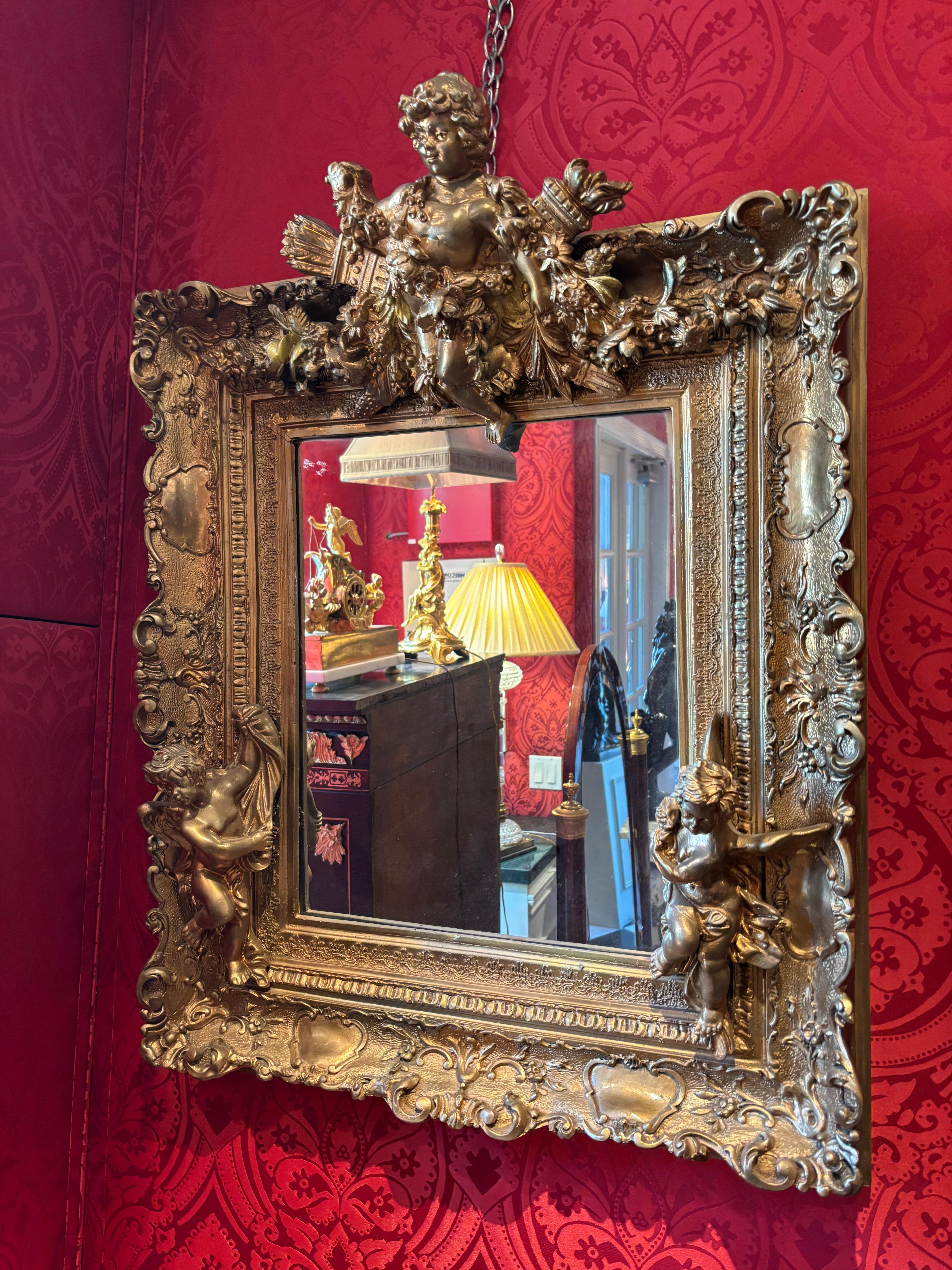 Specchio con cornice in legno dorato e gesso della fine del XIX secolo in stile rococò Napoleone III In condizioni buone in vendita a Vancouver, British Columbia