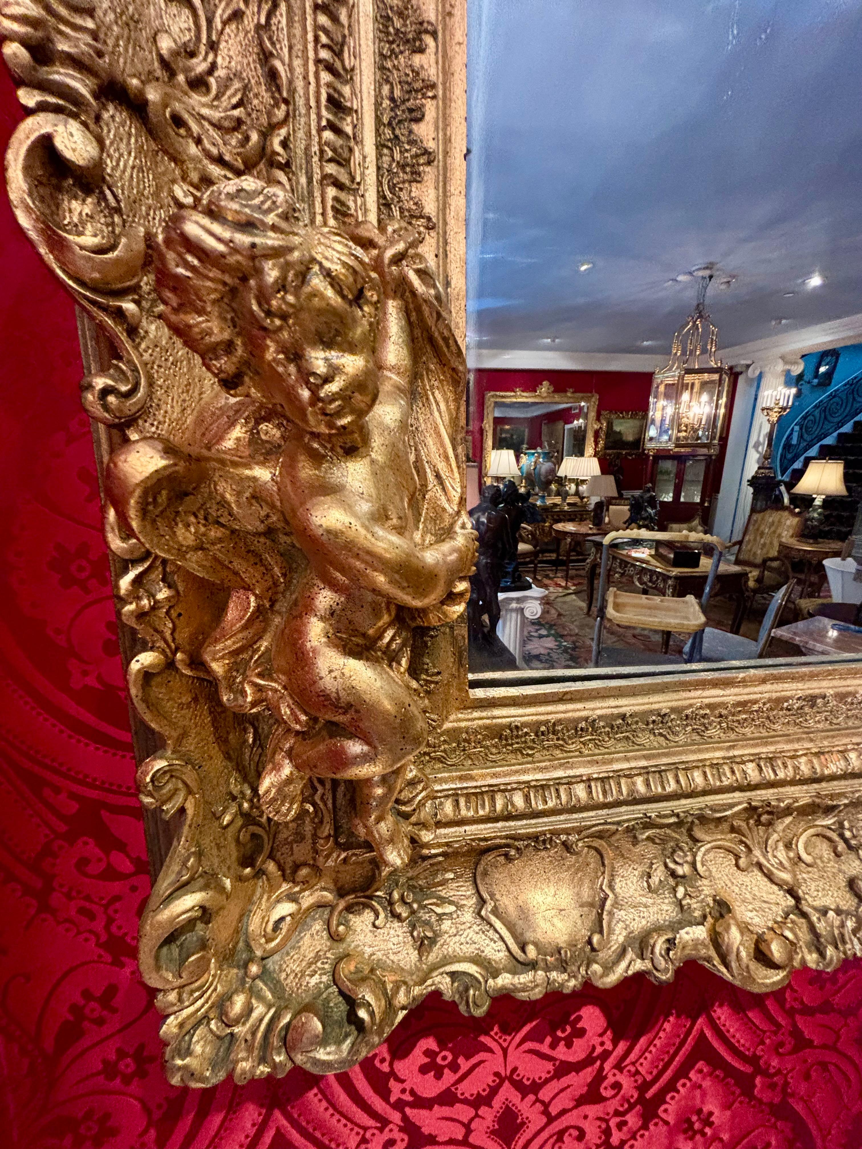 Specchio con cornice in legno dorato e gesso della fine del XIX secolo in stile rococò Napoleone III In condizioni buone in vendita a Vancouver, British Columbia