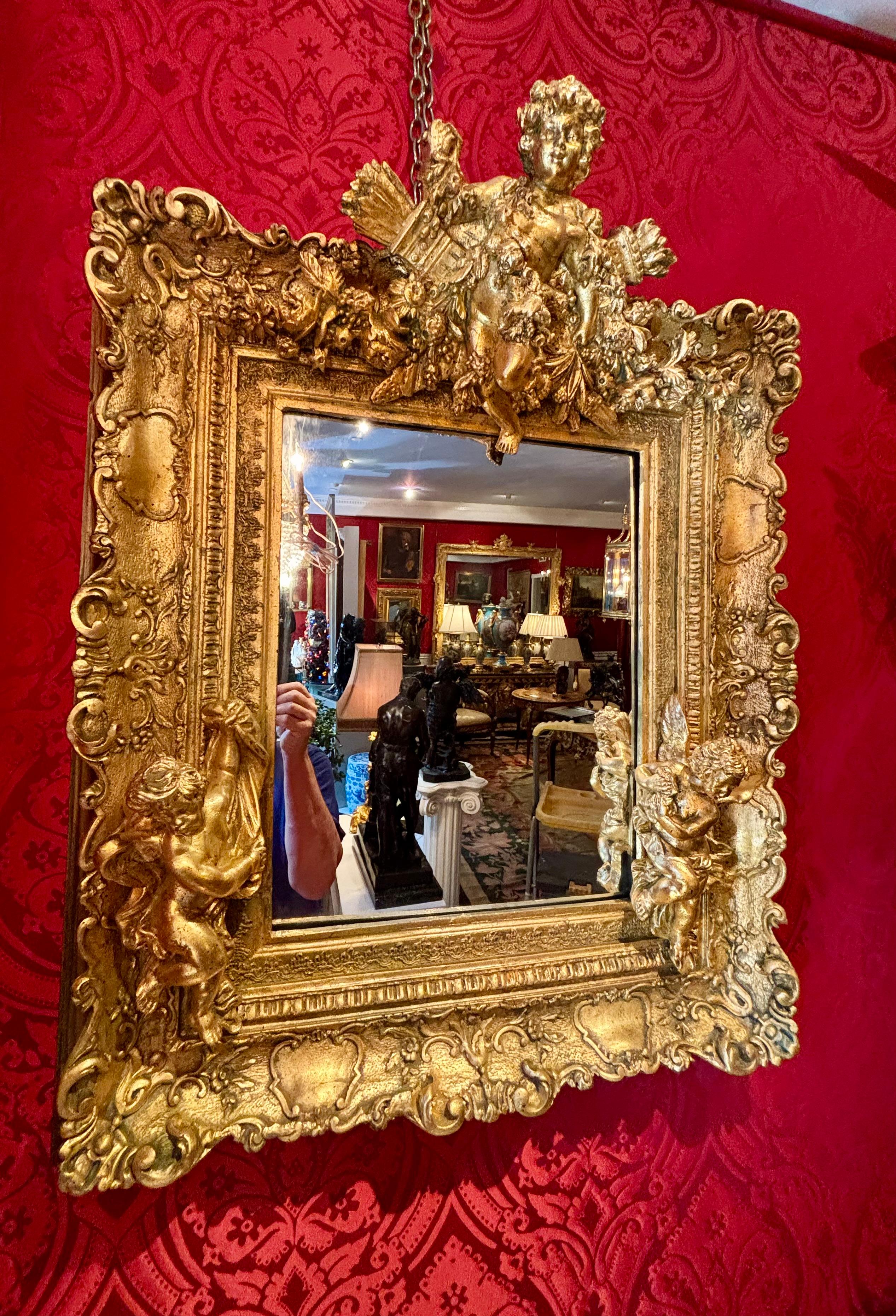 Gesso Specchio con cornice in legno dorato e gesso della fine del XIX secolo in stile rococò Napoleone III in vendita