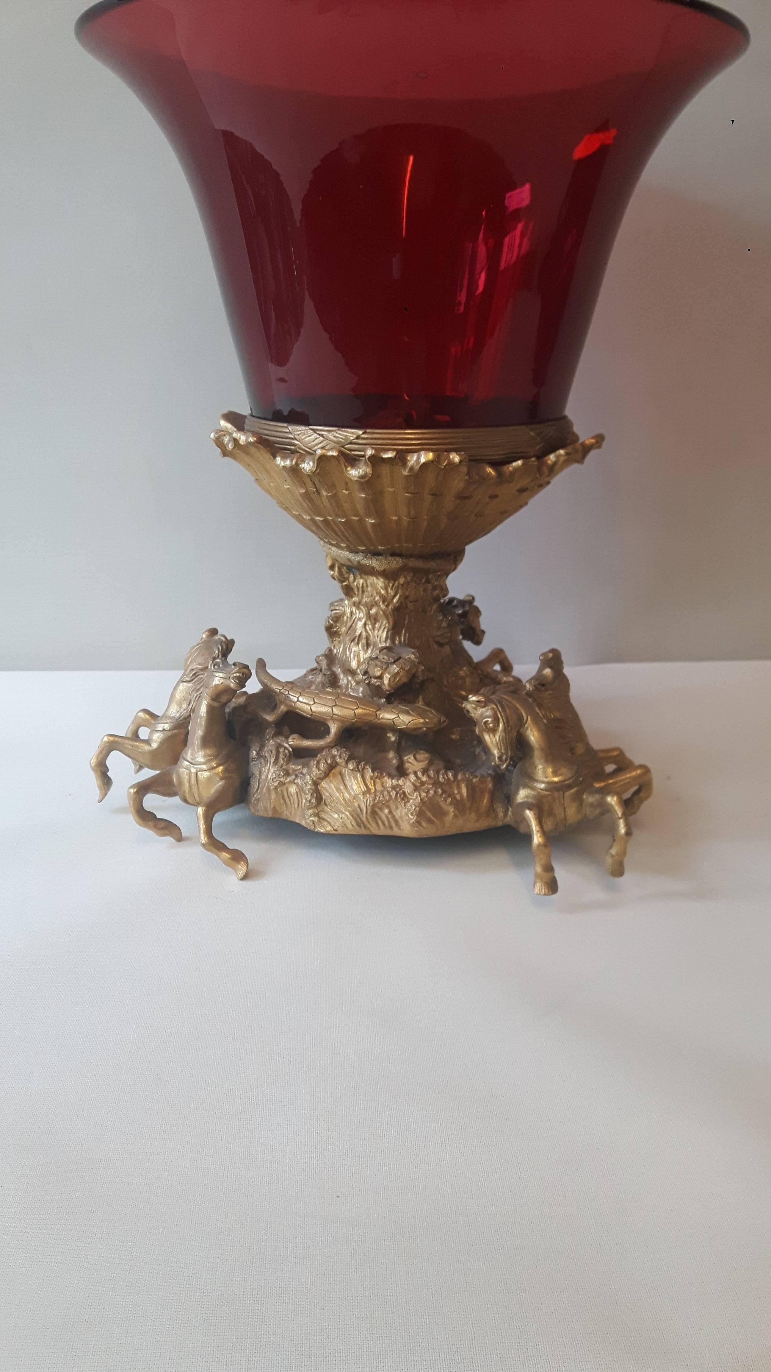 Napoléon III Centre de table en verre et bronze doré de la fin du XIXe siècle en vente