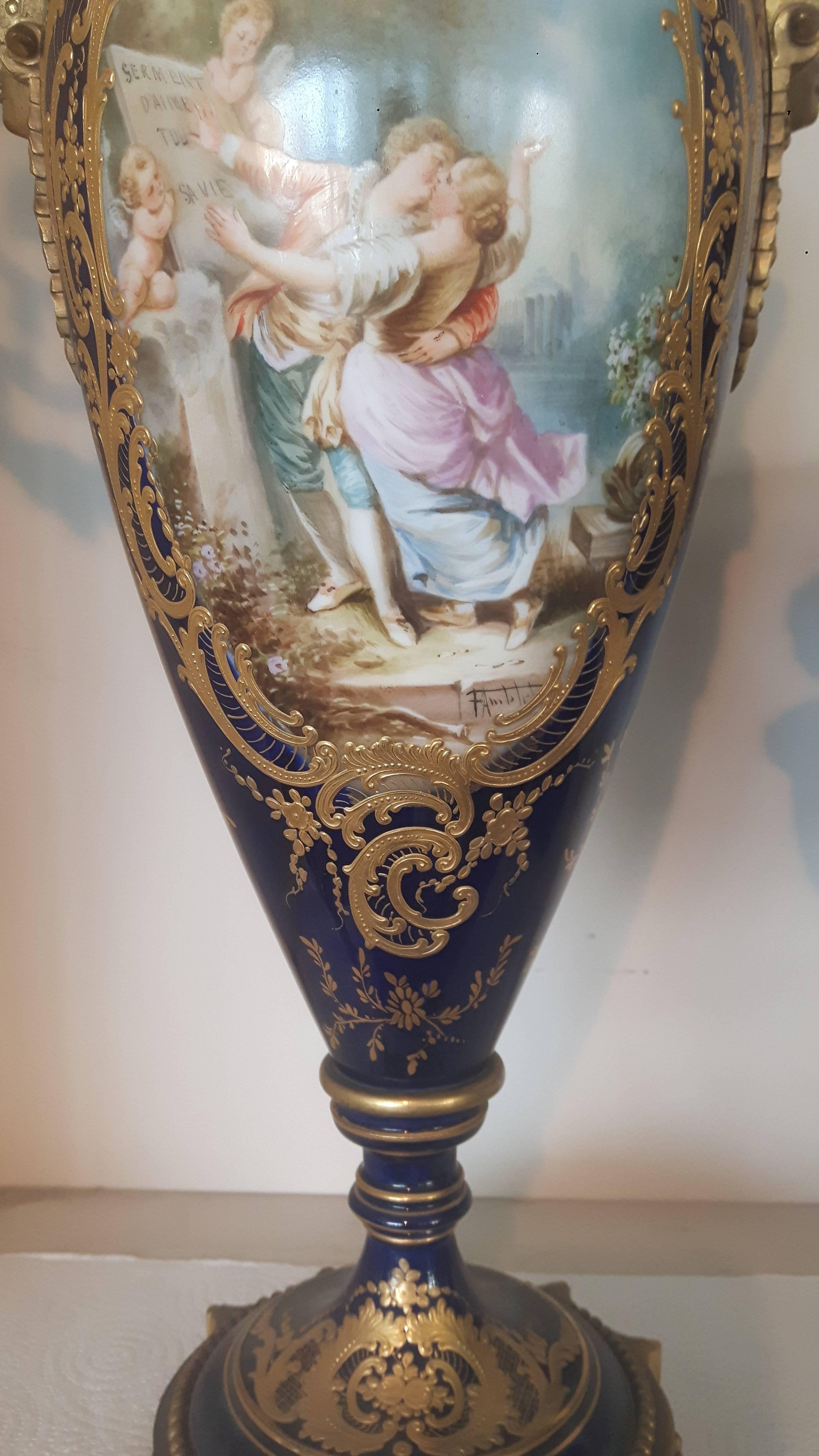 Ganiture aus Porzellan und Goldbronze im Sevre-Stil des späten 19. Jahrhunderts (Französisch) im Angebot