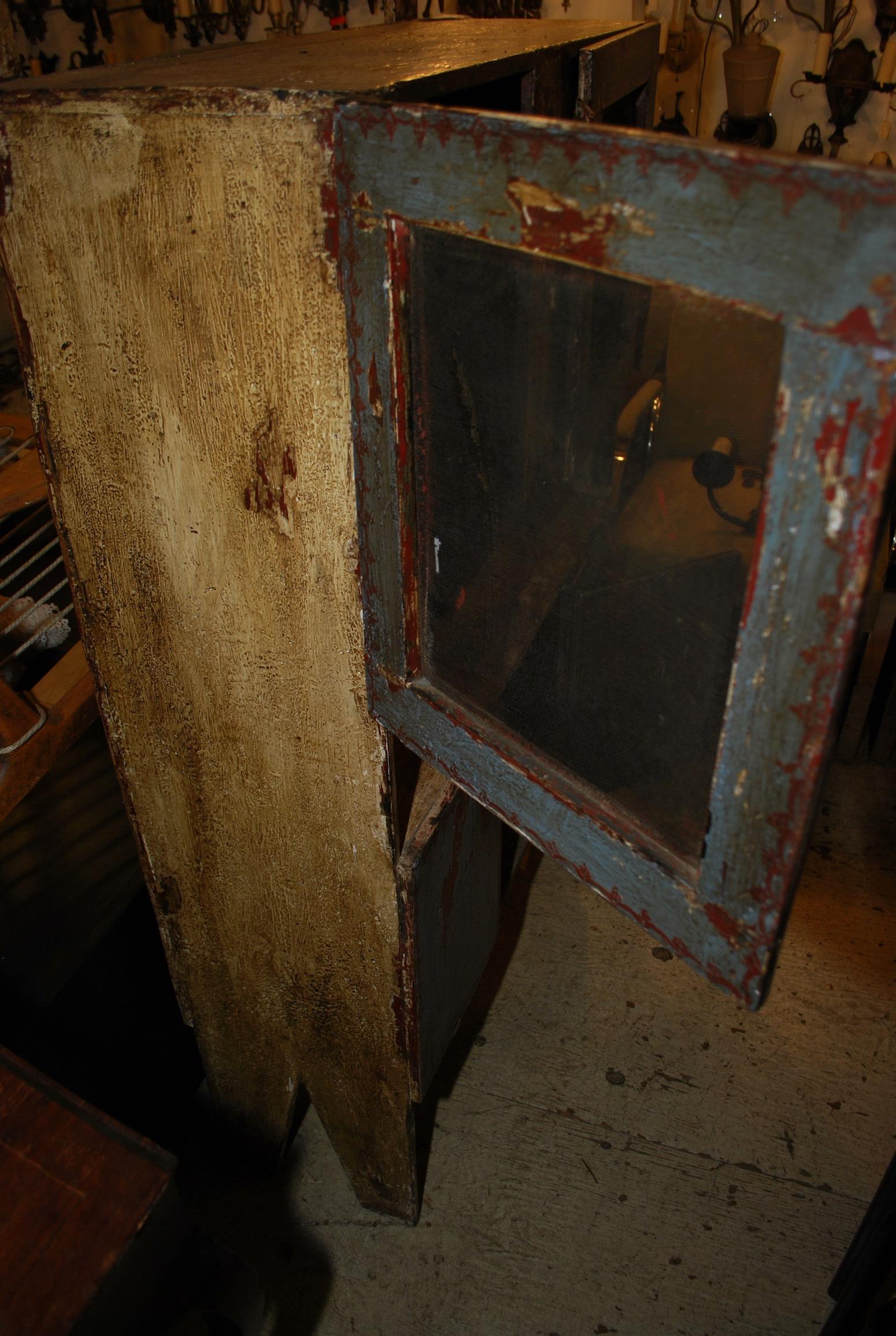 Late 19 th century hutch from Guatemala In Good Condition For Sale In Los Angeles, CA