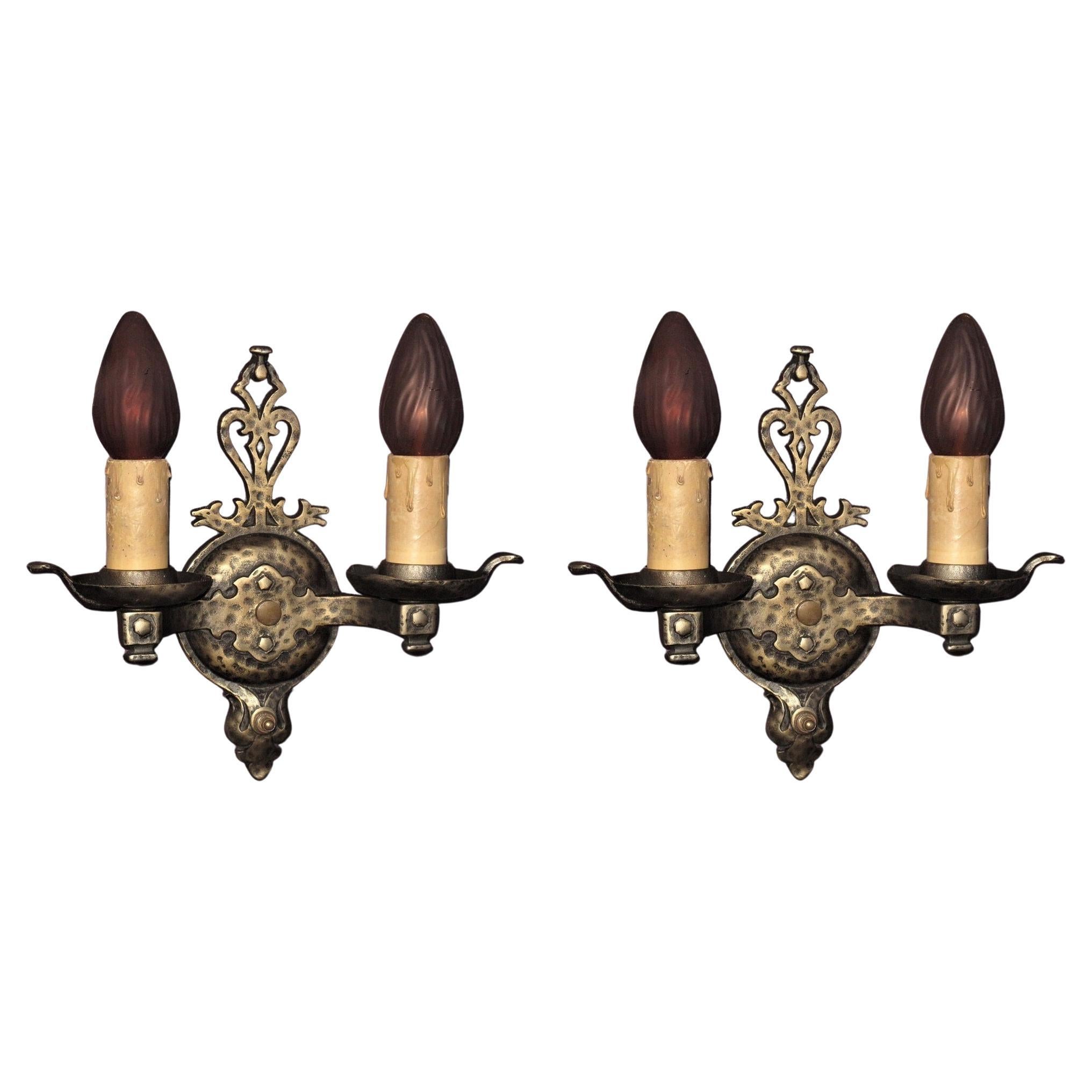 Ende 1920er Jahre Vintage Hunde Kopf 2 Glhbirne Sconces im Angebot