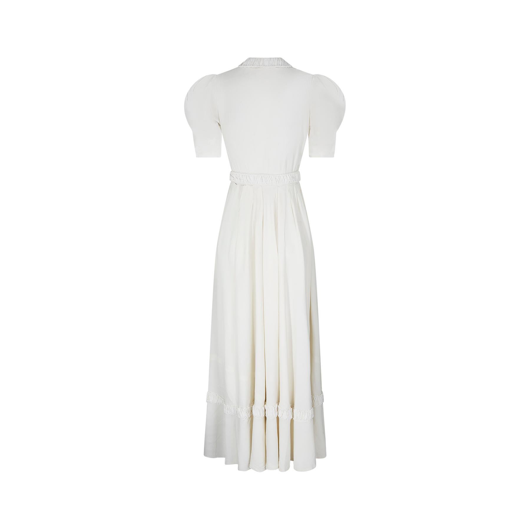 Late 1930s Early 1940s White Crepe Wedding Dress In Excellent Condition For Sale In London, GB