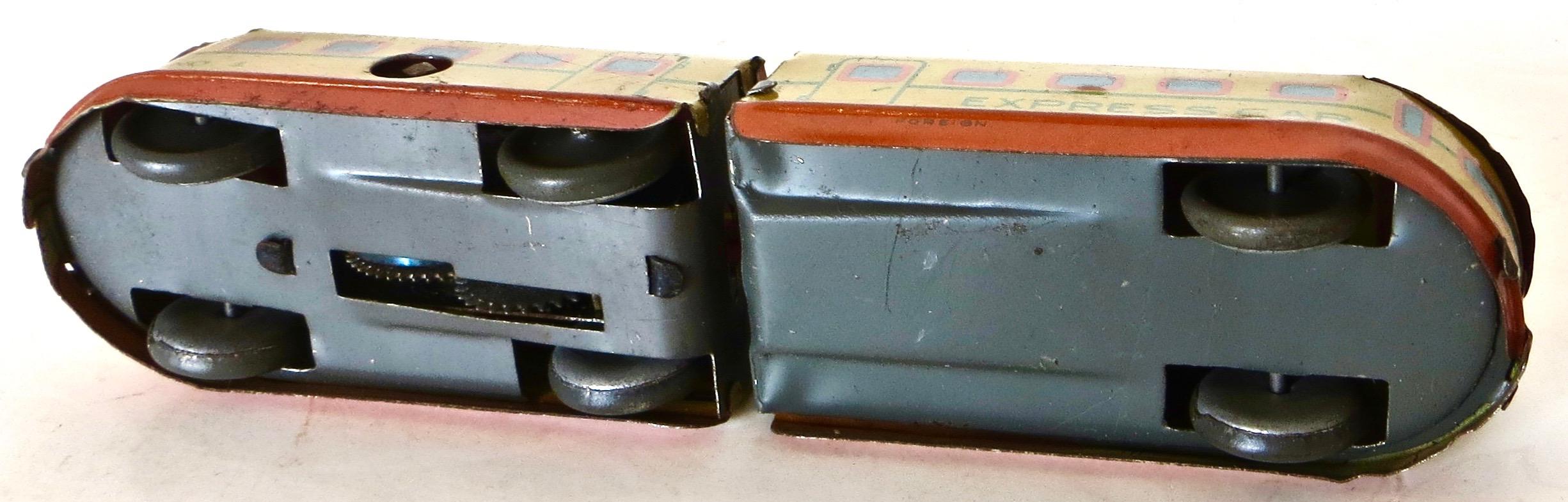 Späte 1940er Penny-Spielzeug-Wind-Up-Zug, zugeschrieben Japan im Zustand „Gut“ im Angebot in Incline Village, NV
