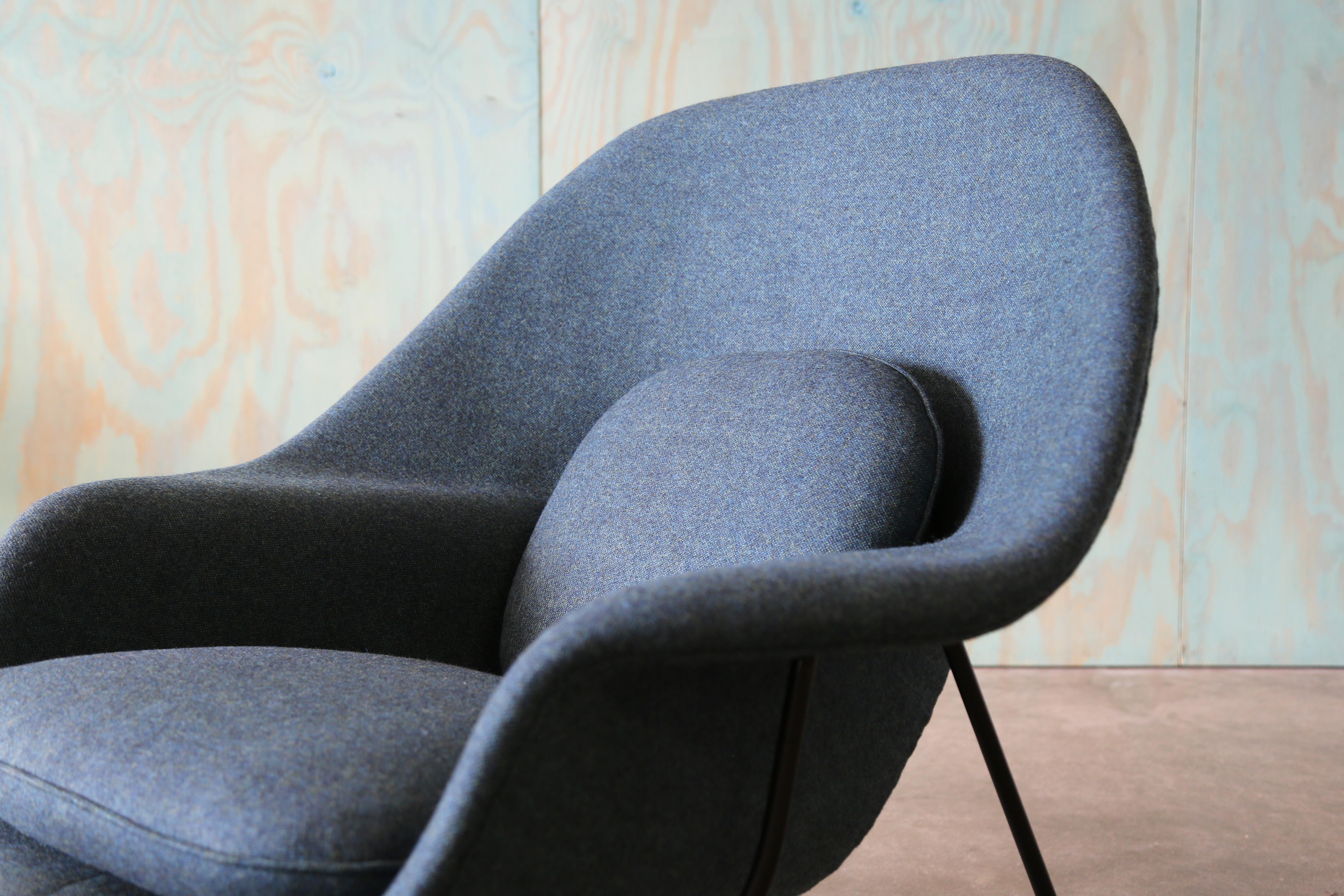 Americano Sedia a grembo con ottomana di seconda generazione di Eero Saarinen per Knoll, fine anni '50, colore verde acqua. in vendita