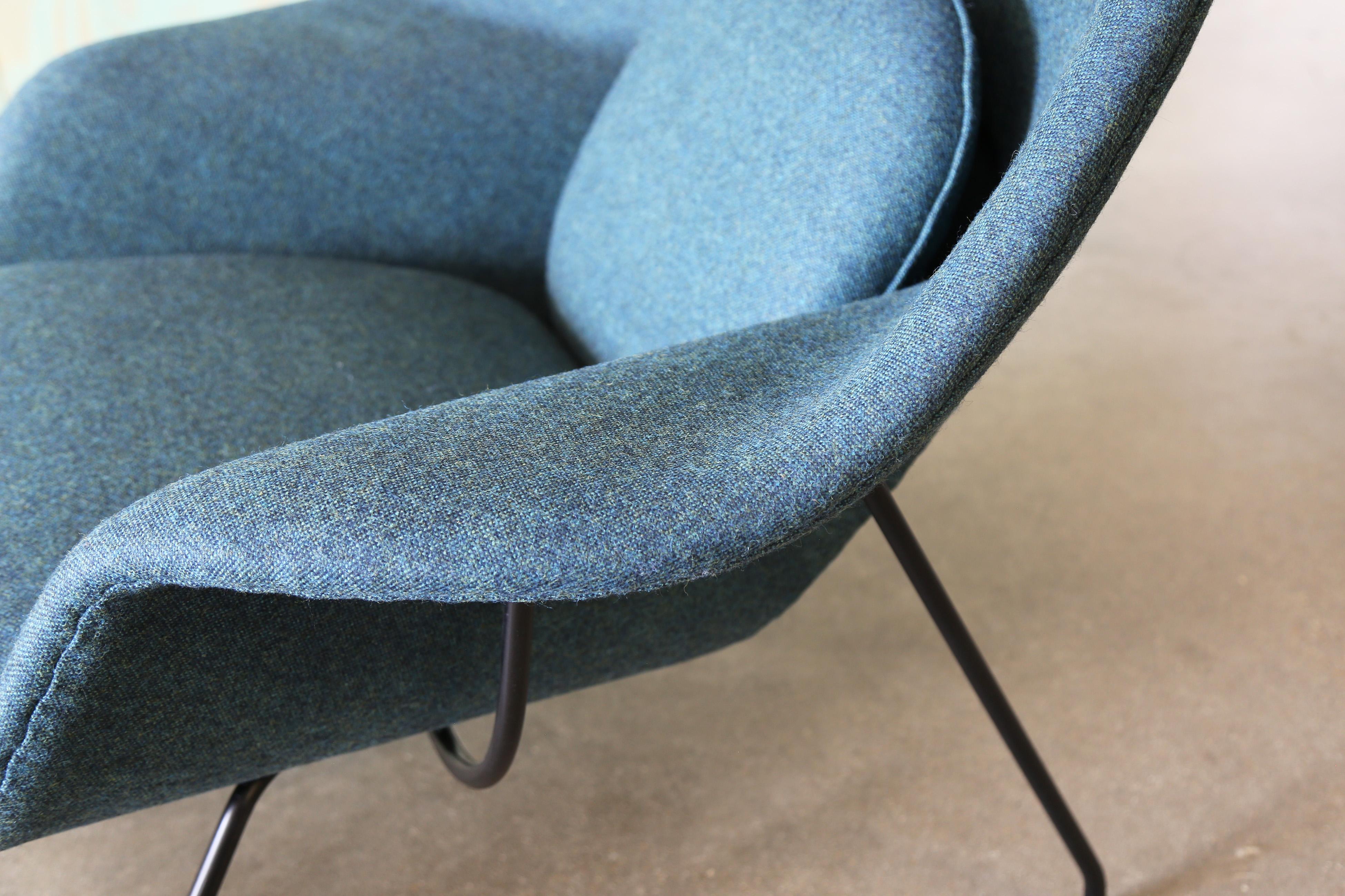 Metà XX secolo Sedia a grembo con ottomana di seconda generazione di Eero Saarinen per Knoll, fine anni '50, colore verde acqua. in vendita