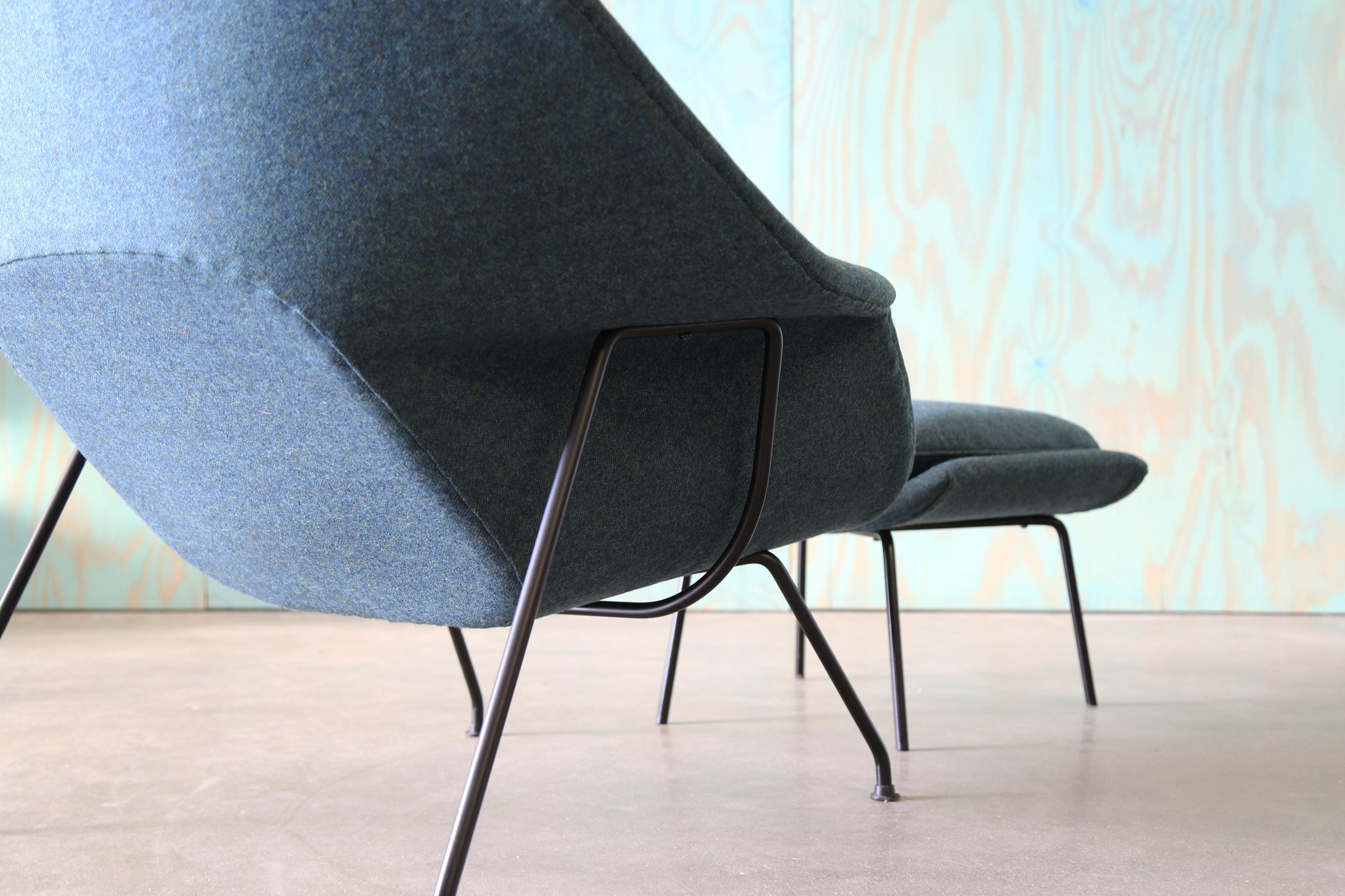 Sedia a grembo con ottomana di seconda generazione di Eero Saarinen per Knoll, fine anni '50, colore verde acqua. in vendita 2