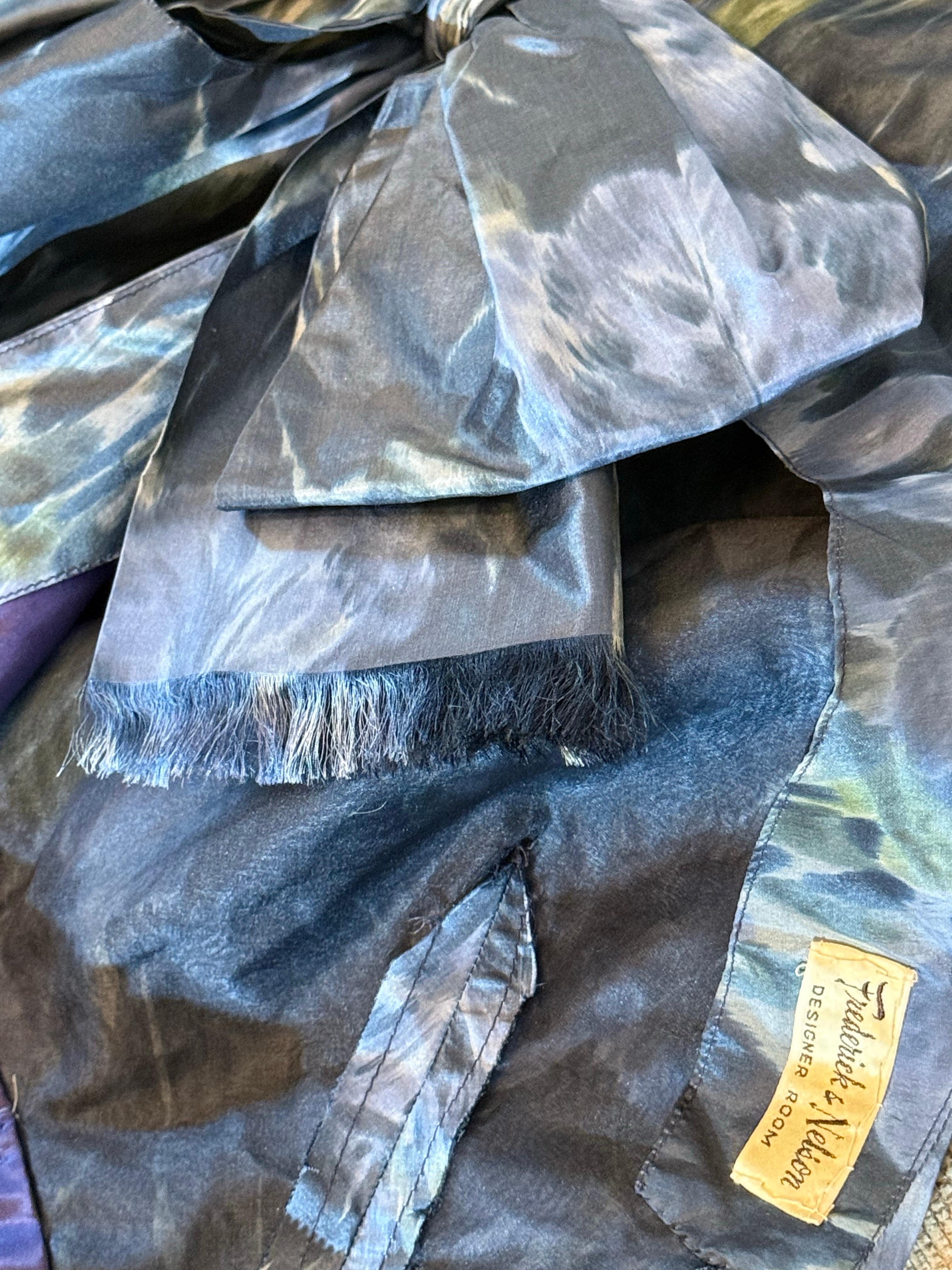 Ende der 1950er Jahre Frederick & Nelson Ein-Schulter-Kleid mit blauem Iris-Moire-Druck im Angebot 10