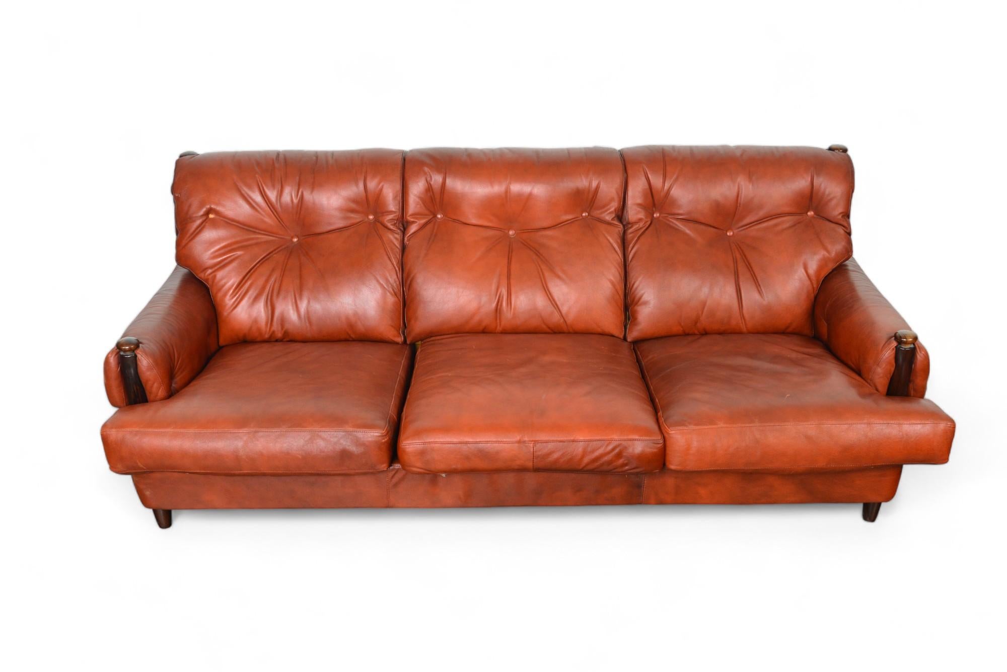 Origin: Germany
Designer: Unknown
Manufacturer: Unknown
Era: 1960s
Materials: Rosewood, Leather
Measurements: 75″ wide x 33