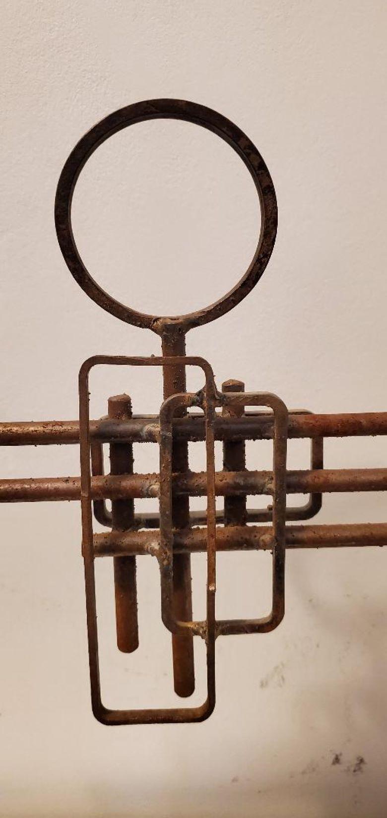 Scultura astratta in metallo forgiata a mano dell'artista M. I. Durand, fine anni '60, inizio anni '70. in vendita 7