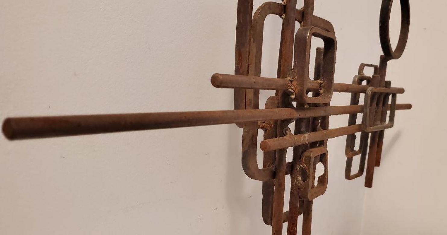 Mid-Century moderno Scultura astratta in metallo forgiata a mano dell'artista M. I. Durand, fine anni '60, inizio anni '70. in vendita