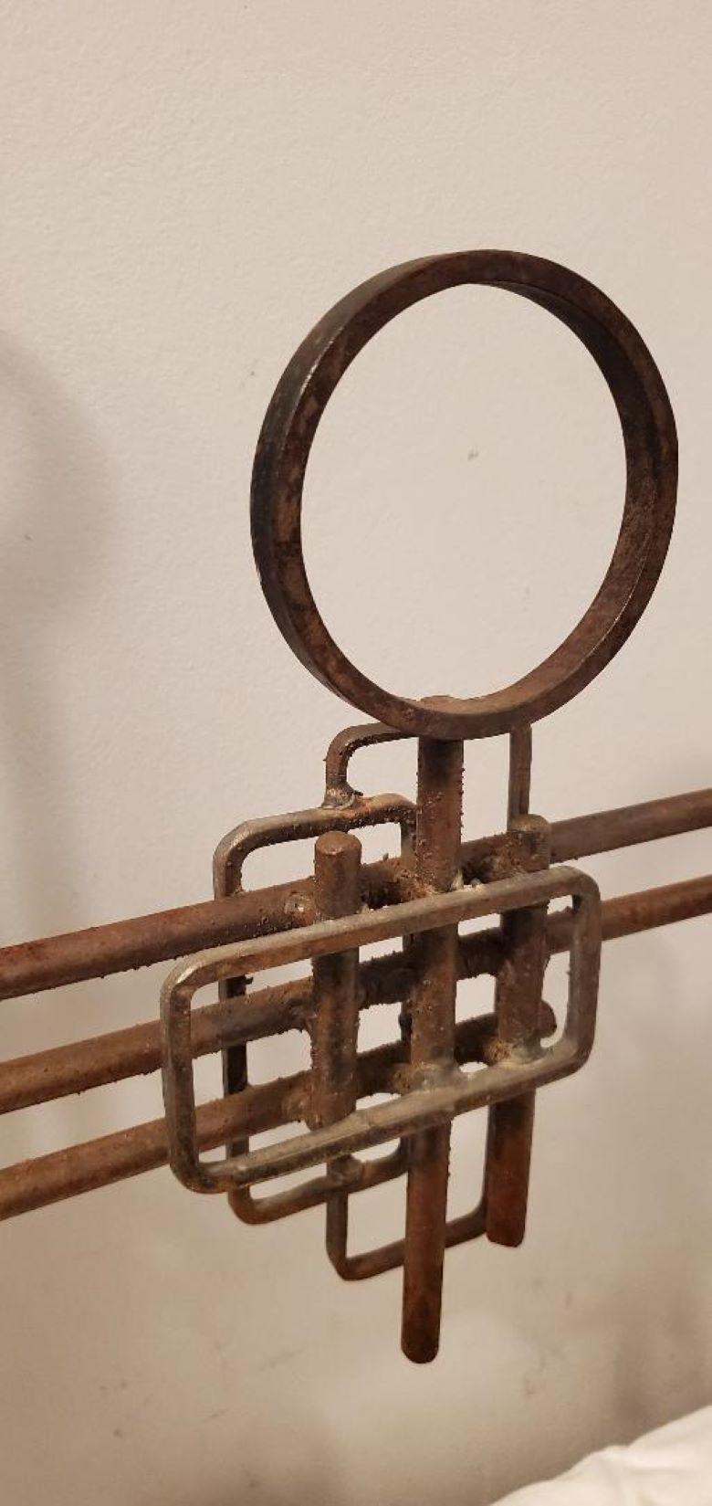 Metallo Scultura astratta in metallo forgiata a mano dell'artista M. I. Durand, fine anni '60, inizio anni '70. in vendita