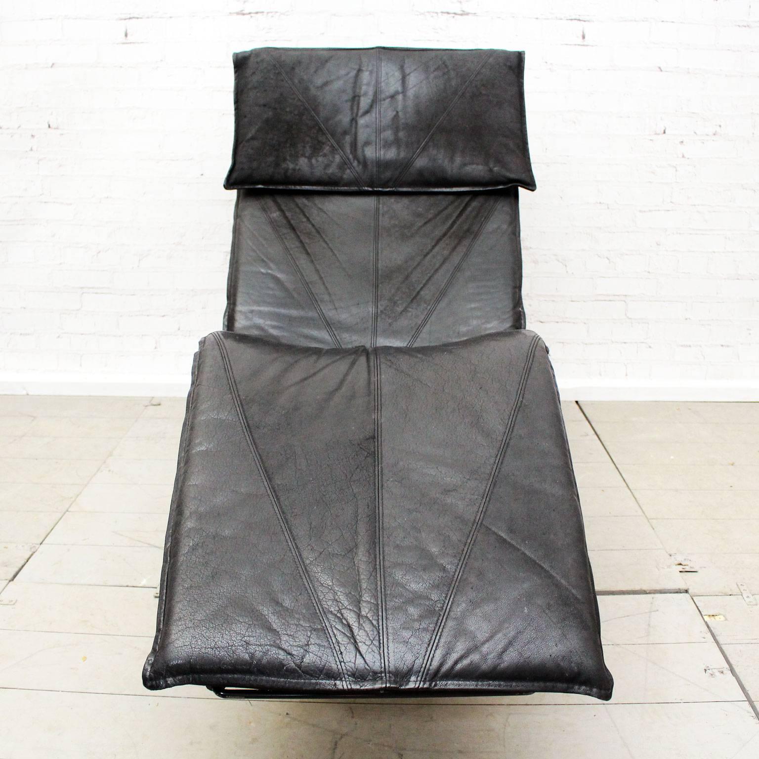 Black Leather Chaise Longue by Tord Bjorklund For Sale 4