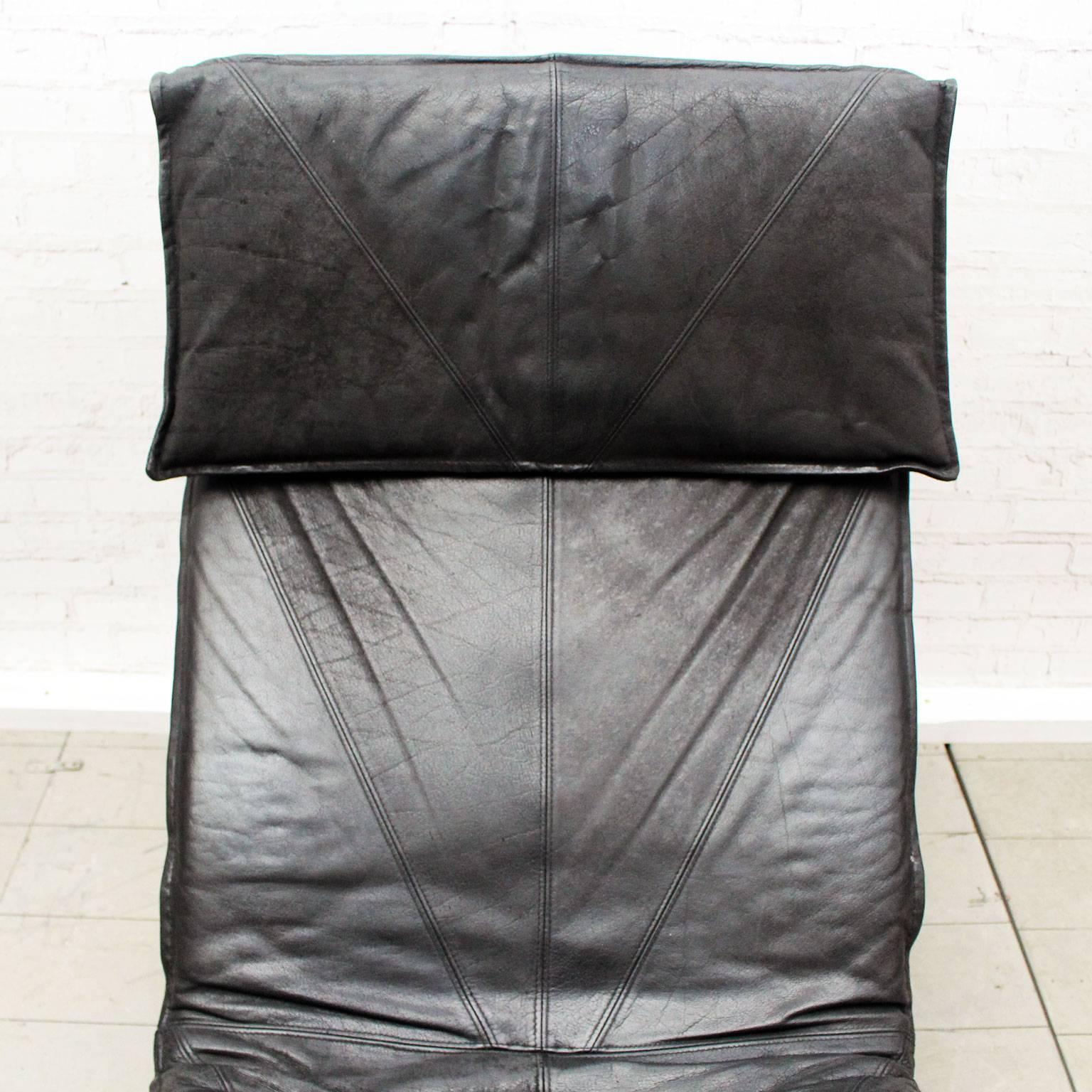 Black Leather Chaise Longue by Tord Bjorklund For Sale 5