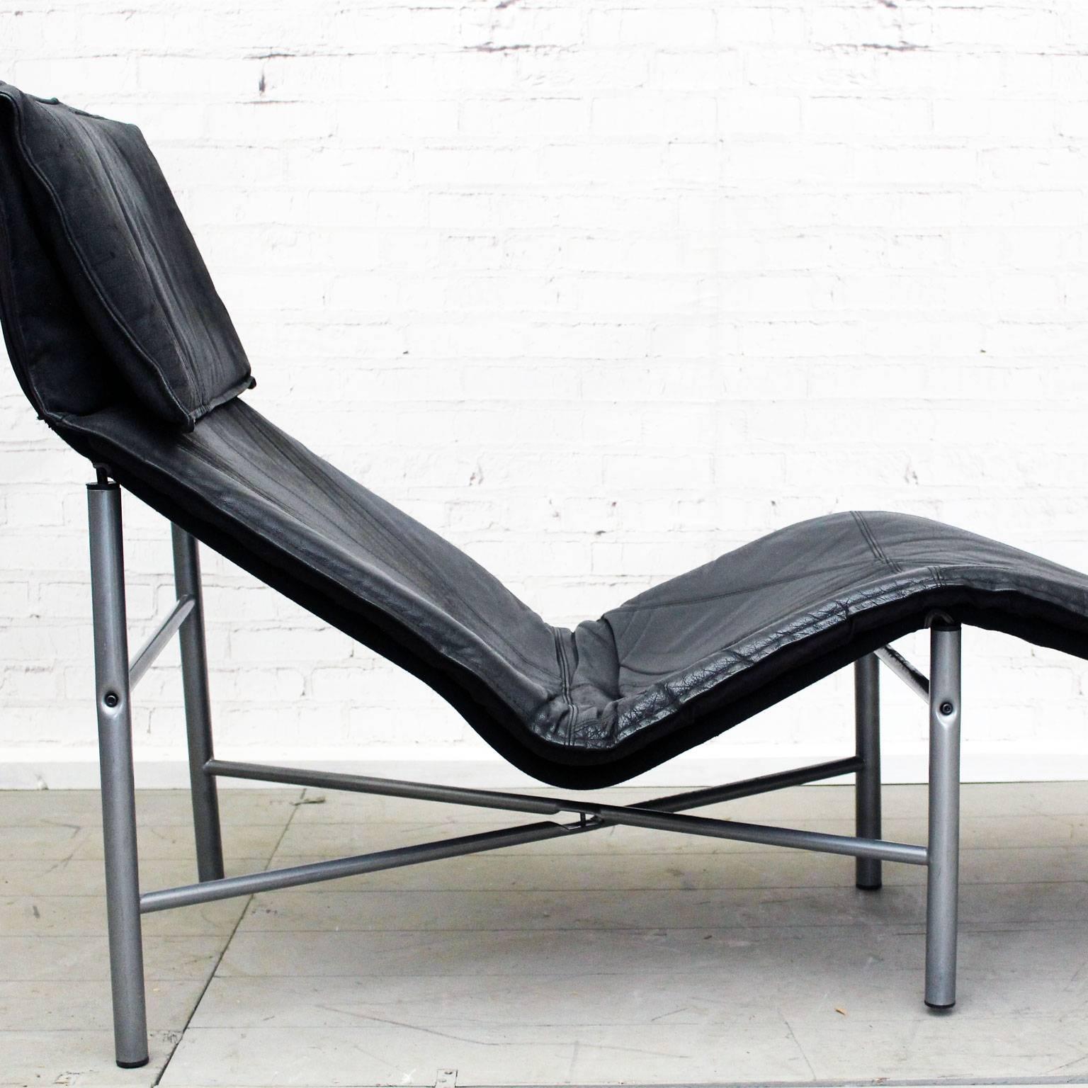 This very stylish black leather chaise longue was designed in the late 1970s/1980s by Swedish designer, Tord Bjorklund. We love the metal frame, chic profile and original black leather, but just as importantly it is incredibly comfortable. Great for