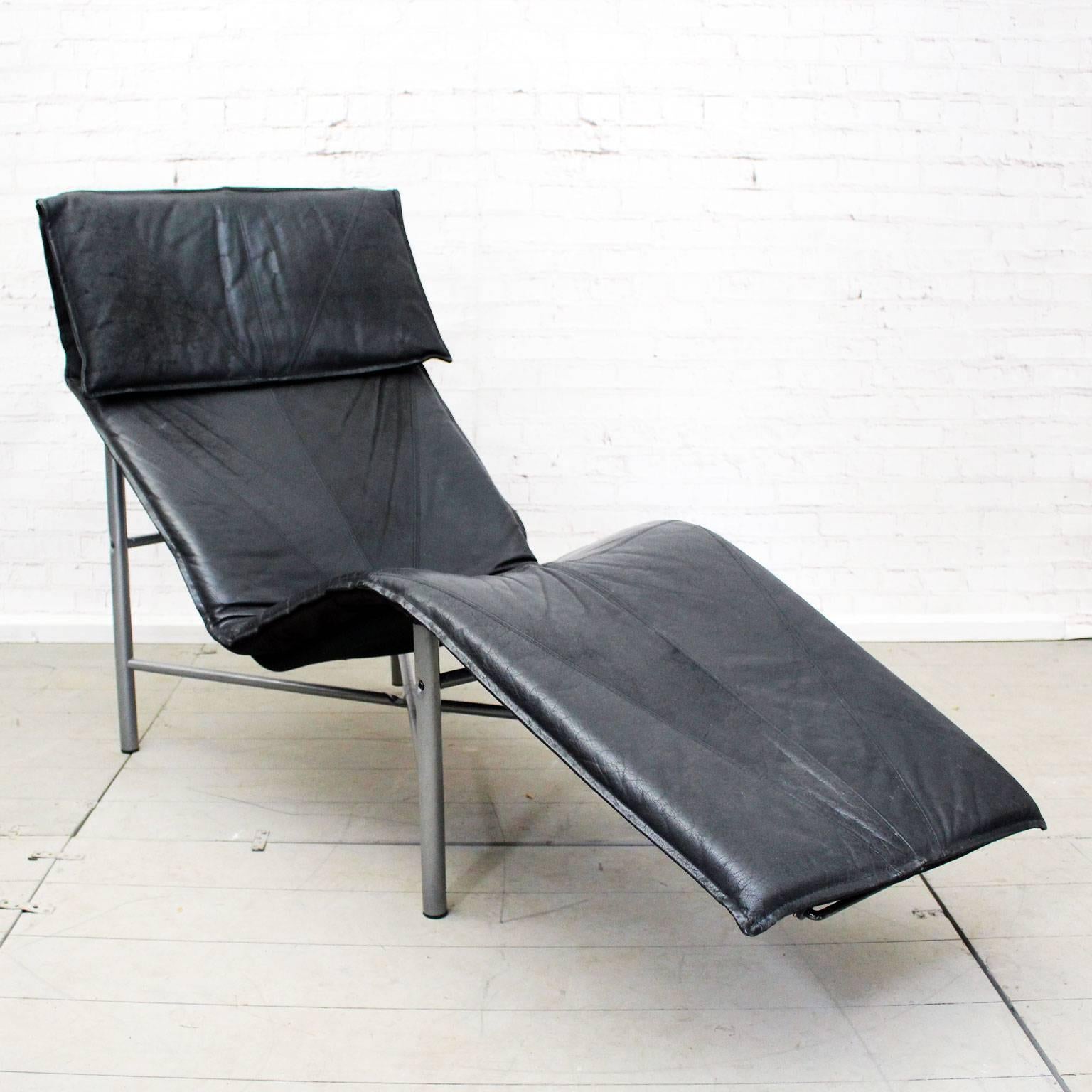 Black Leather Chaise Longue by Tord Bjorklund For Sale 1