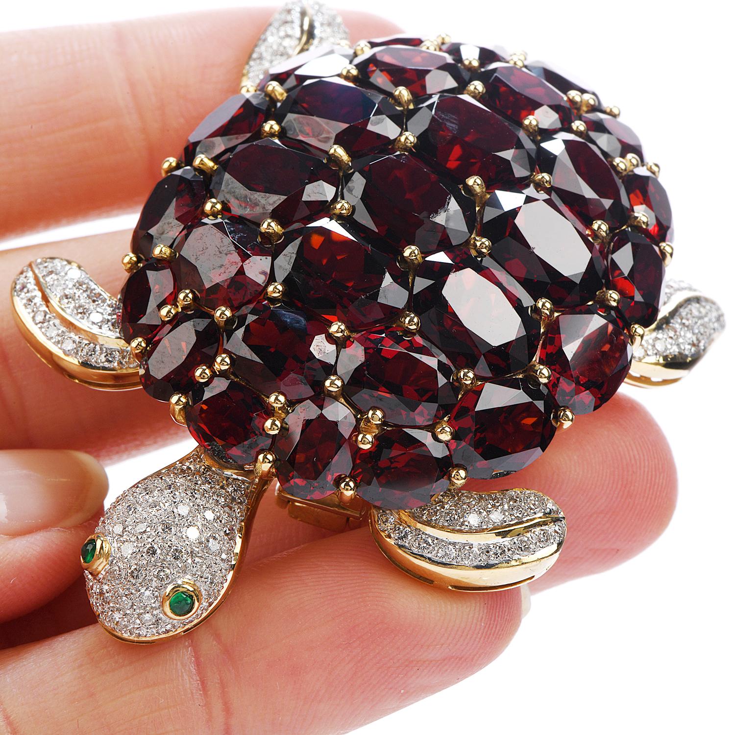 Late 1970s Diamond Garnet Emerald 18 Karat Gold Turtle Large Brooch Pin In Excellent Condition In Miami, FL