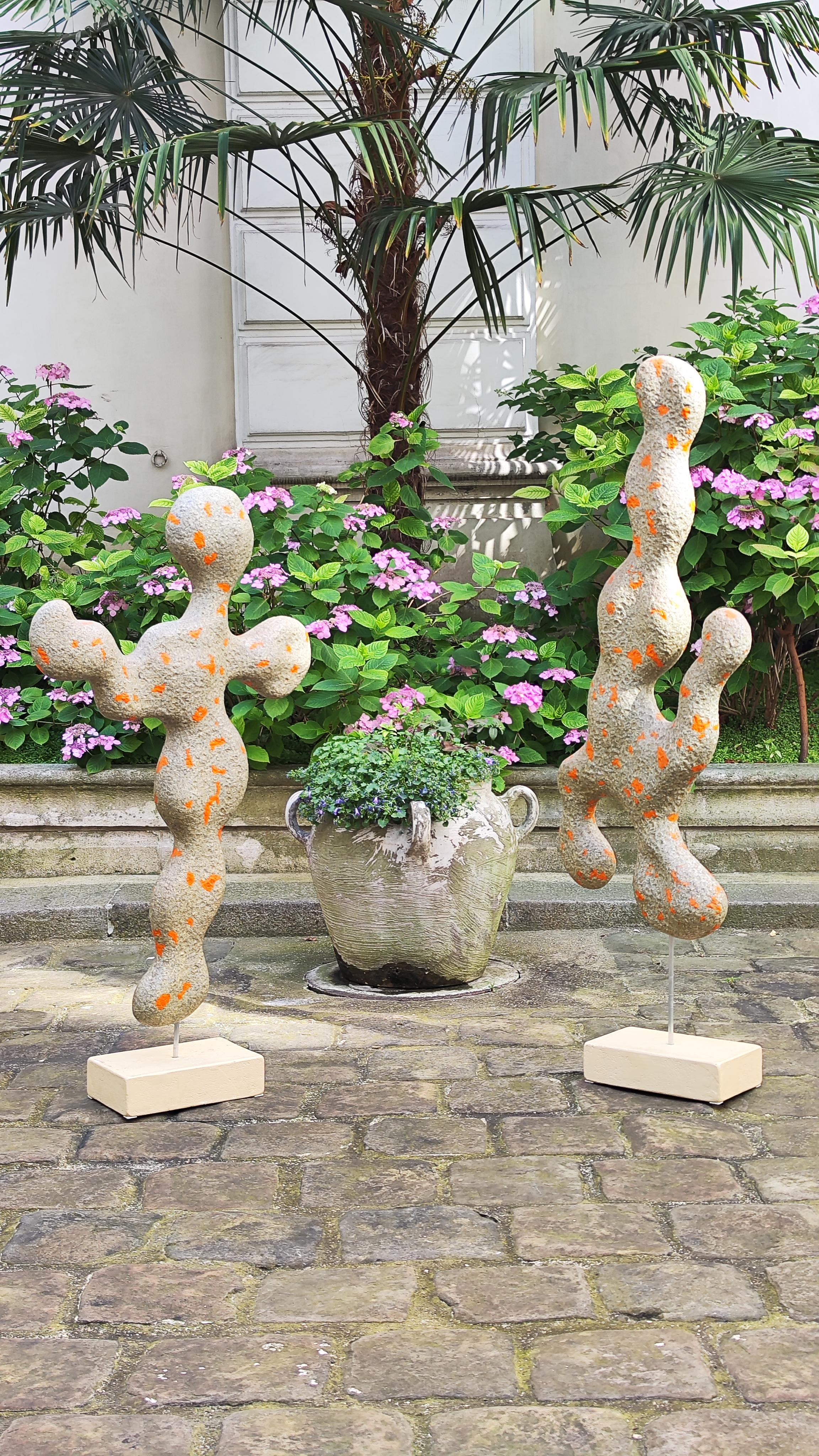 Superb pair of resin sculptures on pedestals, with rather organic shapes.
.
Abstract, illusionism, modernism and minimalism.
.
Late 70s.
.
Origine : France.
.
In the style of Jean Arp.
.
Dimensions :

1st scumpture :
145 cm tall
52 cm wide

2nd