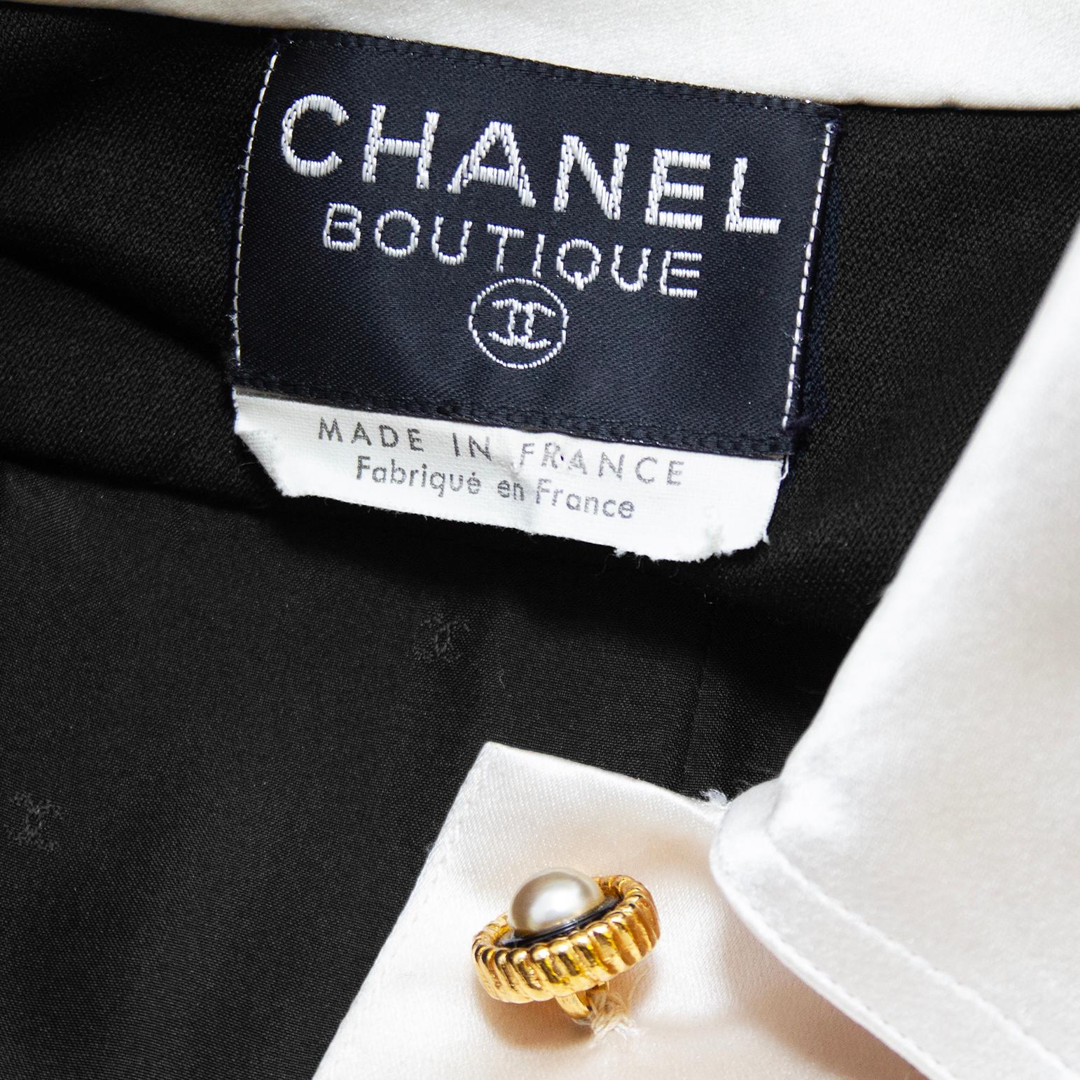 Vestido de esmoquin Chanel de lana negra y seda blanca de finales de los 80 en venta 1