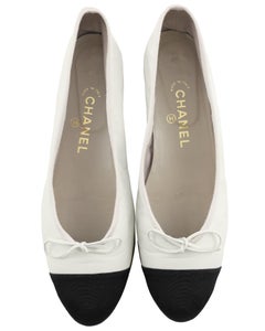 Ballerines Chanel Classic de la fin des années 1990, en cuir de chevreau blanc et gros-grain noir