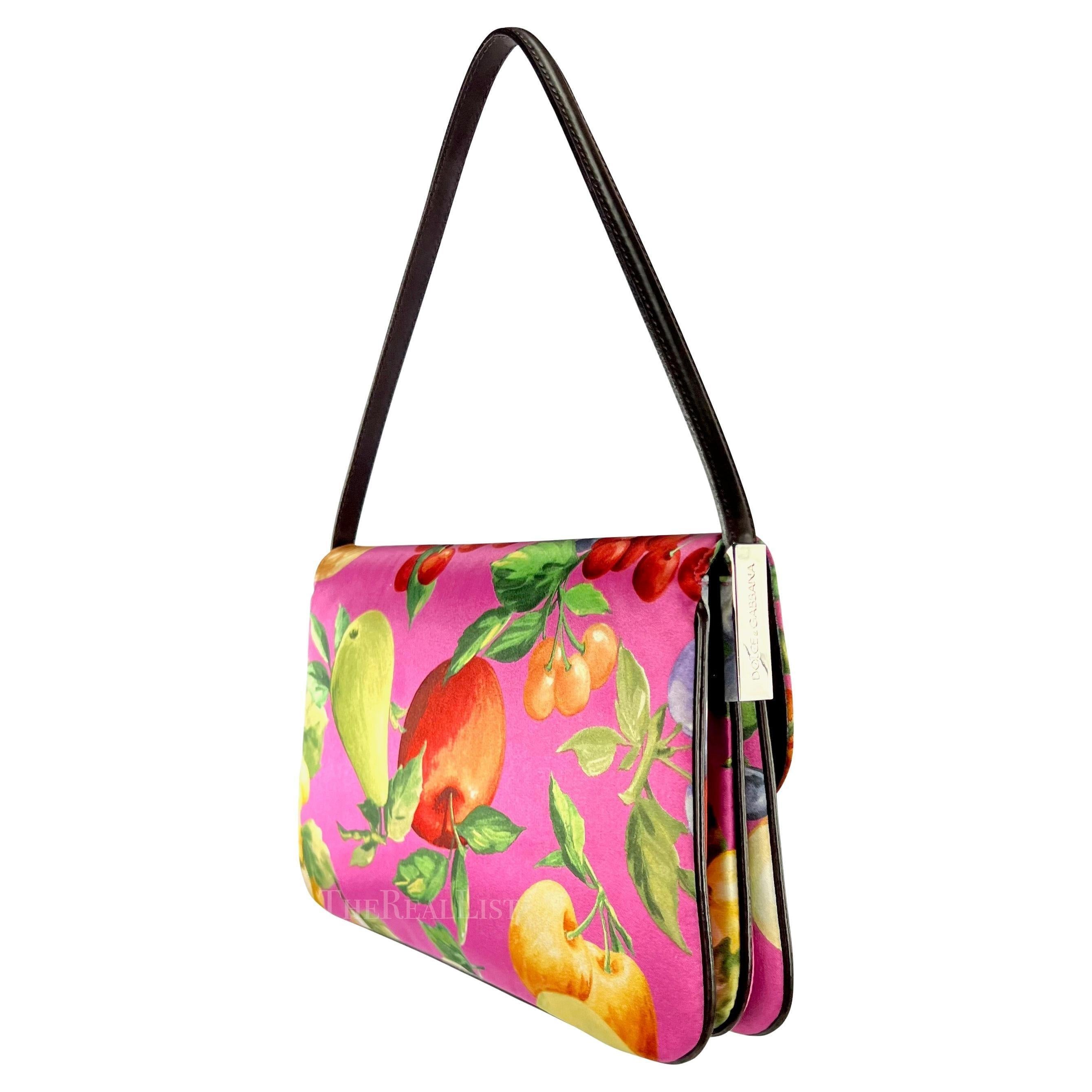 Rosa Fine anni '90 Dolce & Gabbana Borsa a tracolla media in raso con stampa di frutta e doppio anno 2000 in vendita