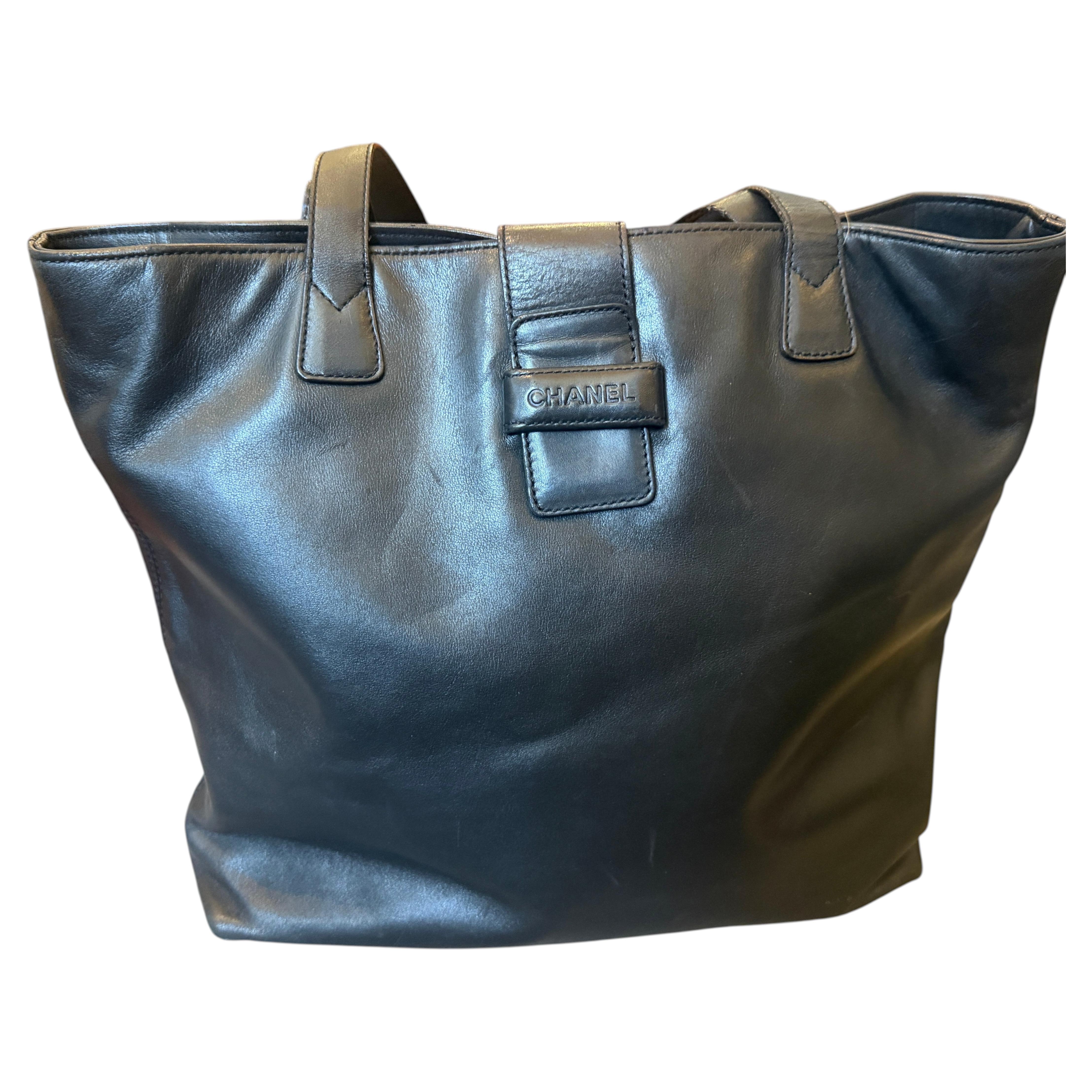 Late 1990s Excellent Condition Chanel Smooth Black Leather Tote Bag For Sale