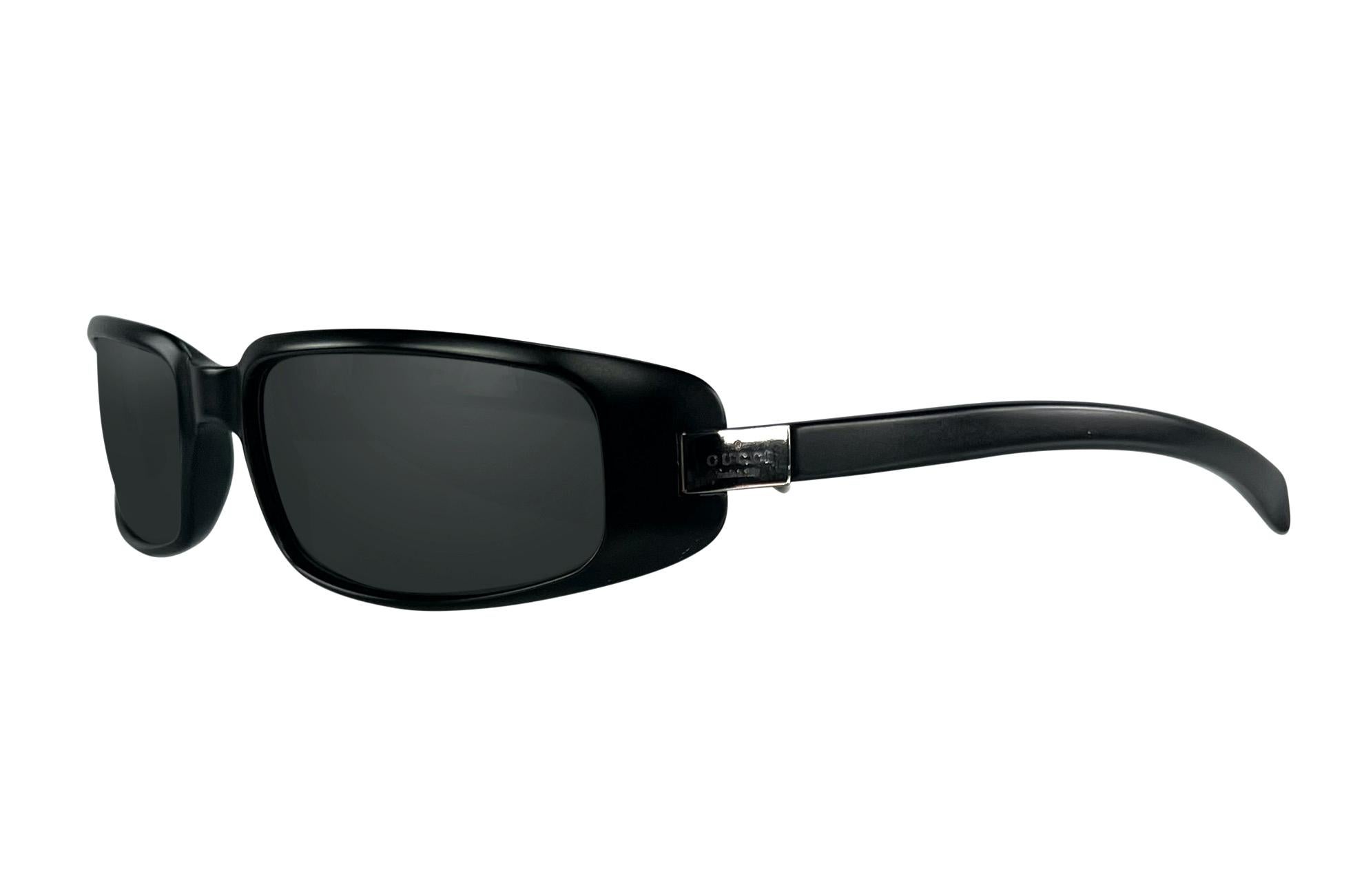Late 1990s Gucci by Tom Ford Matte Black Silver Logo Plaque Thin Sunglasses In Excellent Condition In West Hollywood, CA