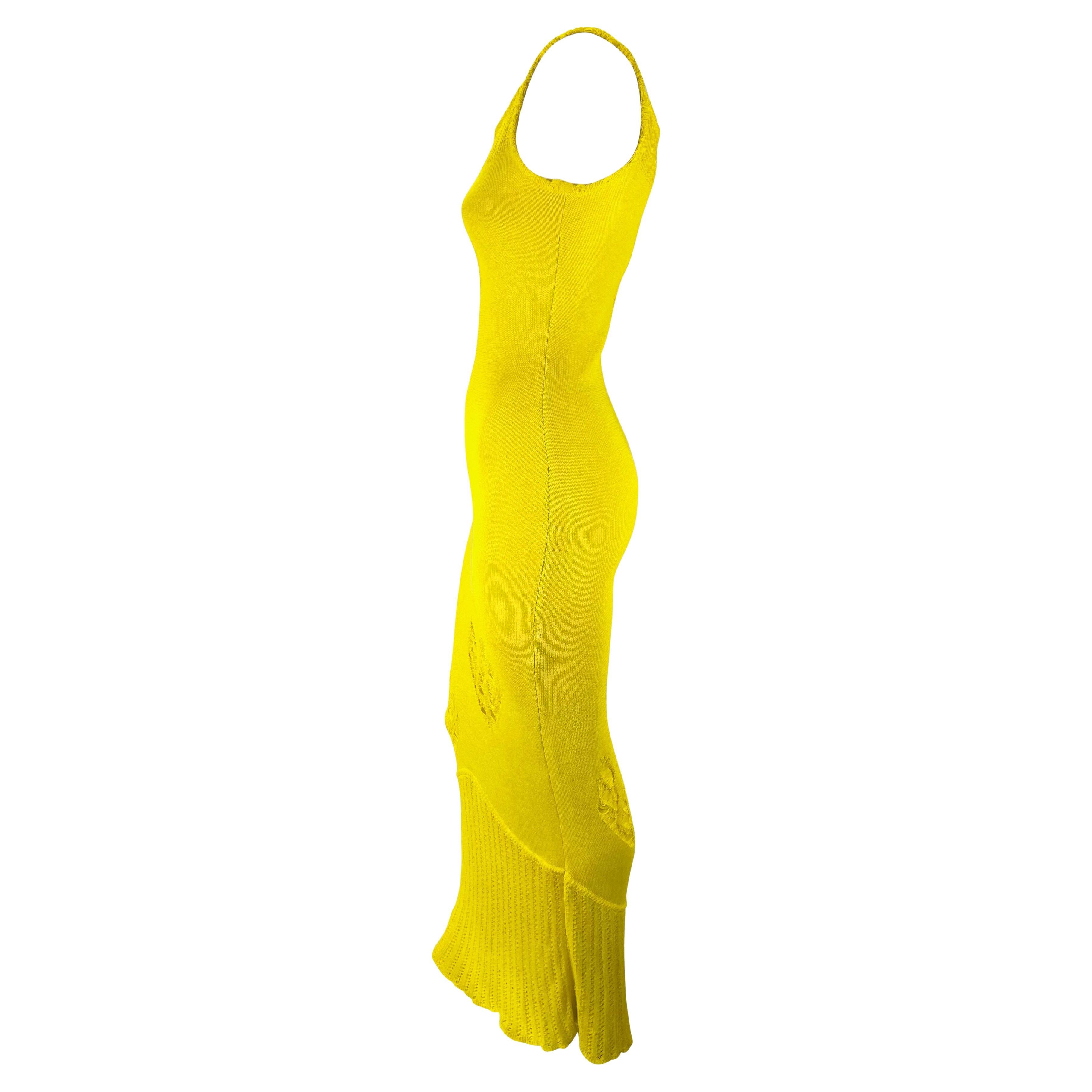 Jaune John Galliano - Robe en maille extensible jaune canari en forme de cœur vieilli, P/E 2000 en vente