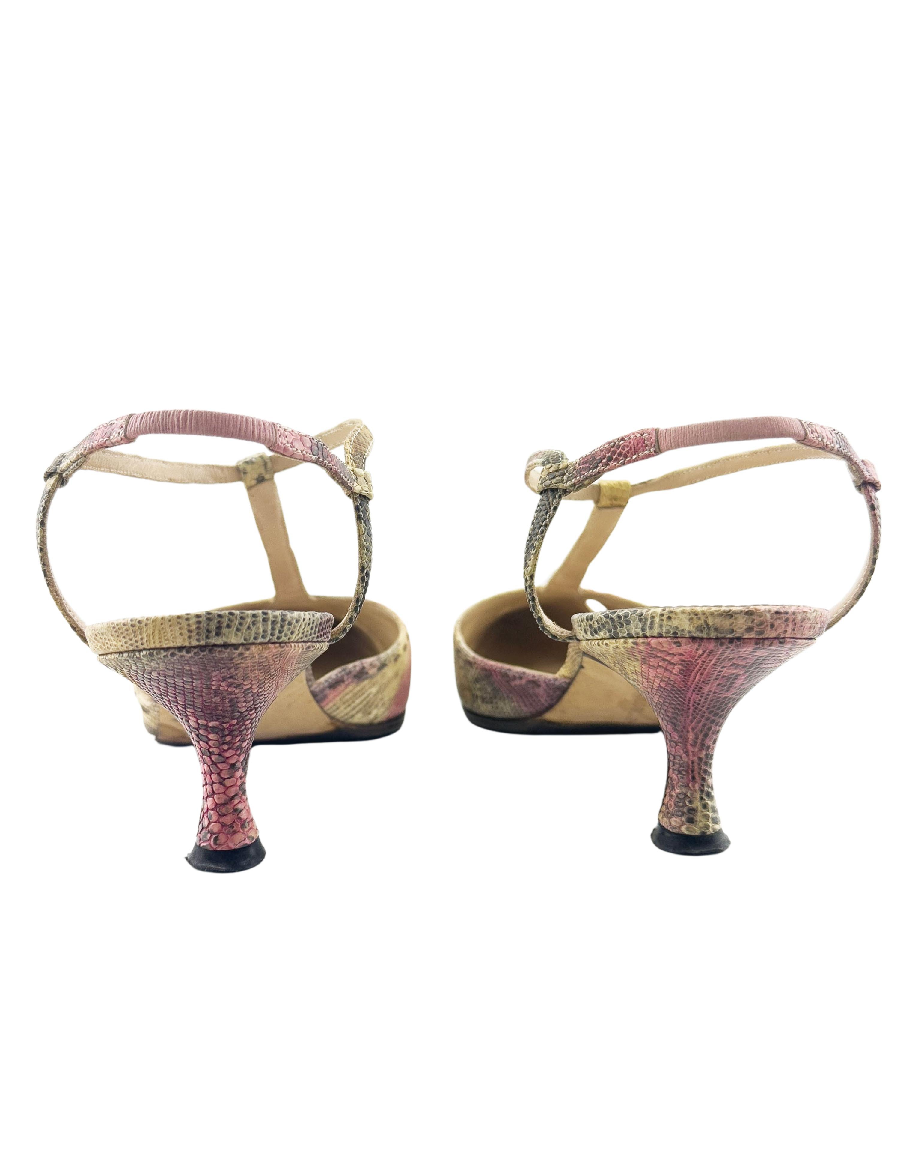 Late 1990's Manolo Blahnik 'Turgimod' Pink and Cream Pumps In Good Condition For Sale In Toronto, Ontario